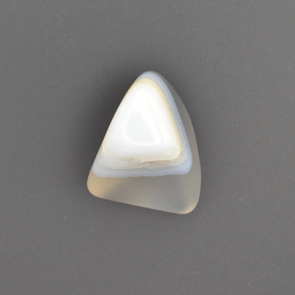 Baltasis agatas
