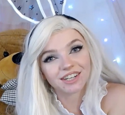 19: teen egirl laugh at asian dick