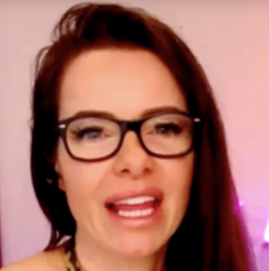 115: pornstar Amica Bentley makes fun of asians