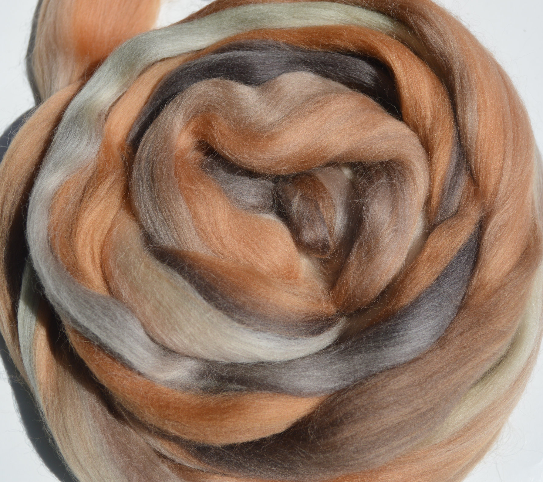 Extra fine merino wool roving 19microns, blended colors wool combed top, mona lisa,  2 oz