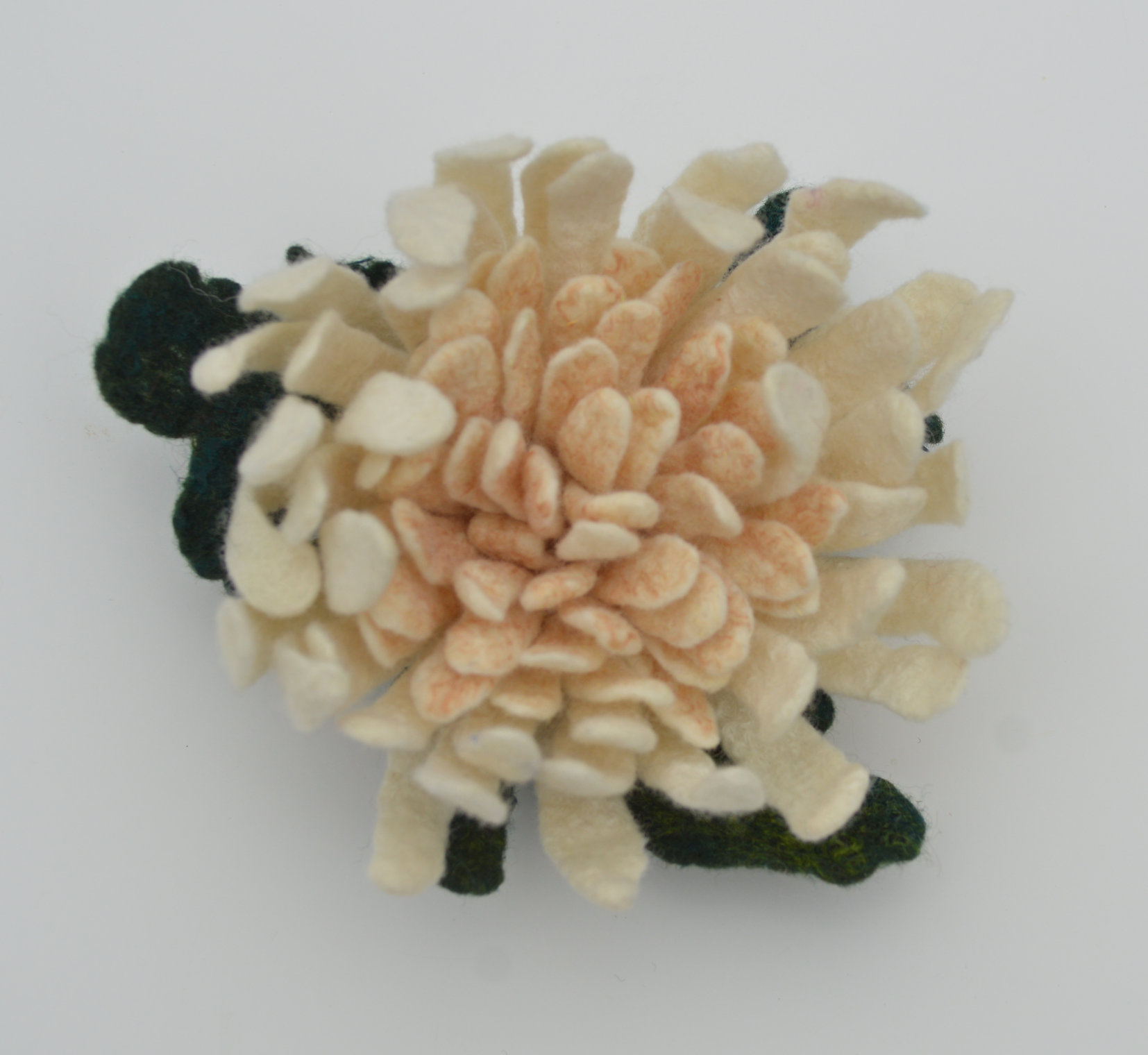 Felted flower brooch pin, felt white chrysanthemums brooch pin, wool felt flower.