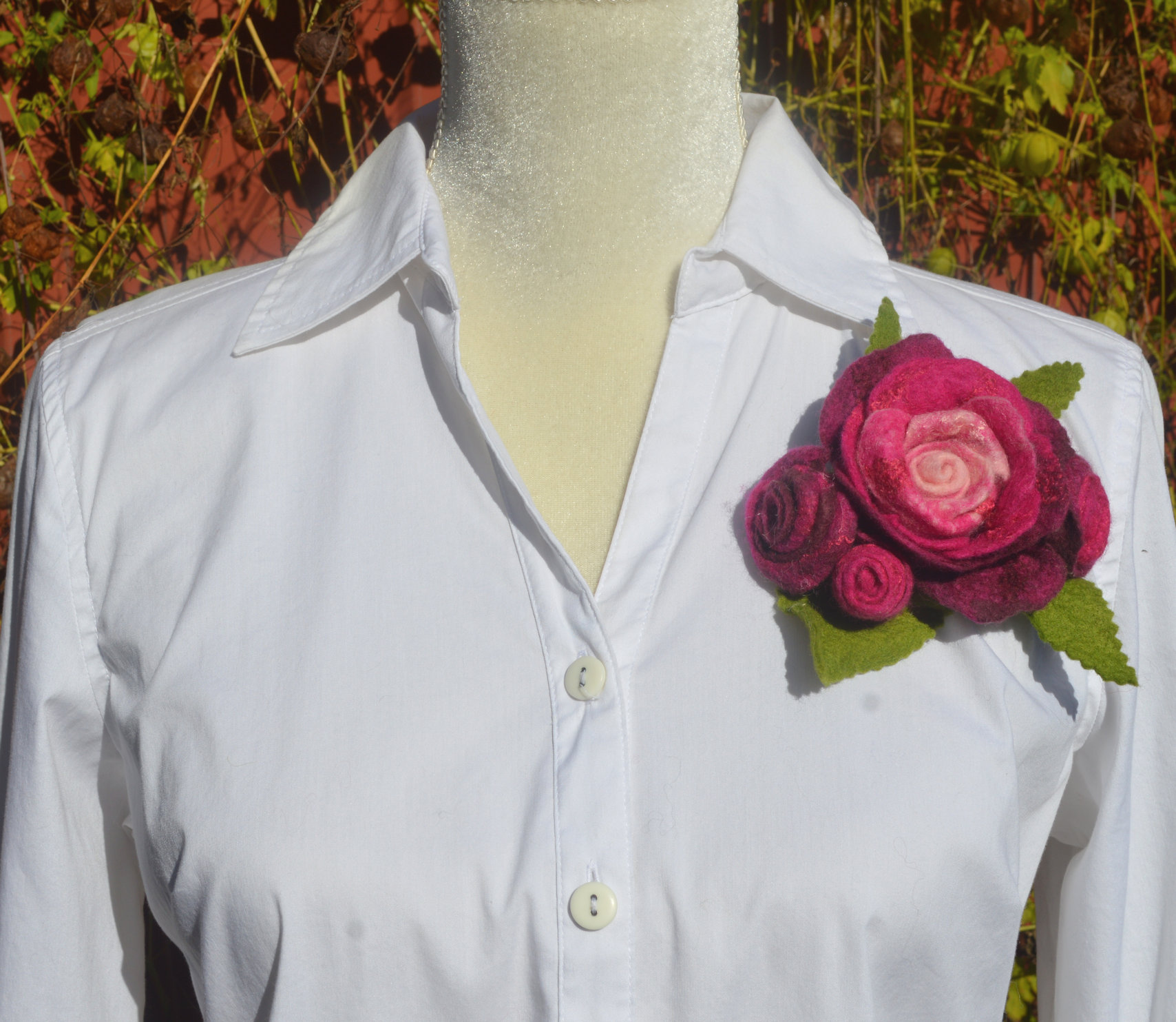 Red, pink felted rose flower brooch, pin.