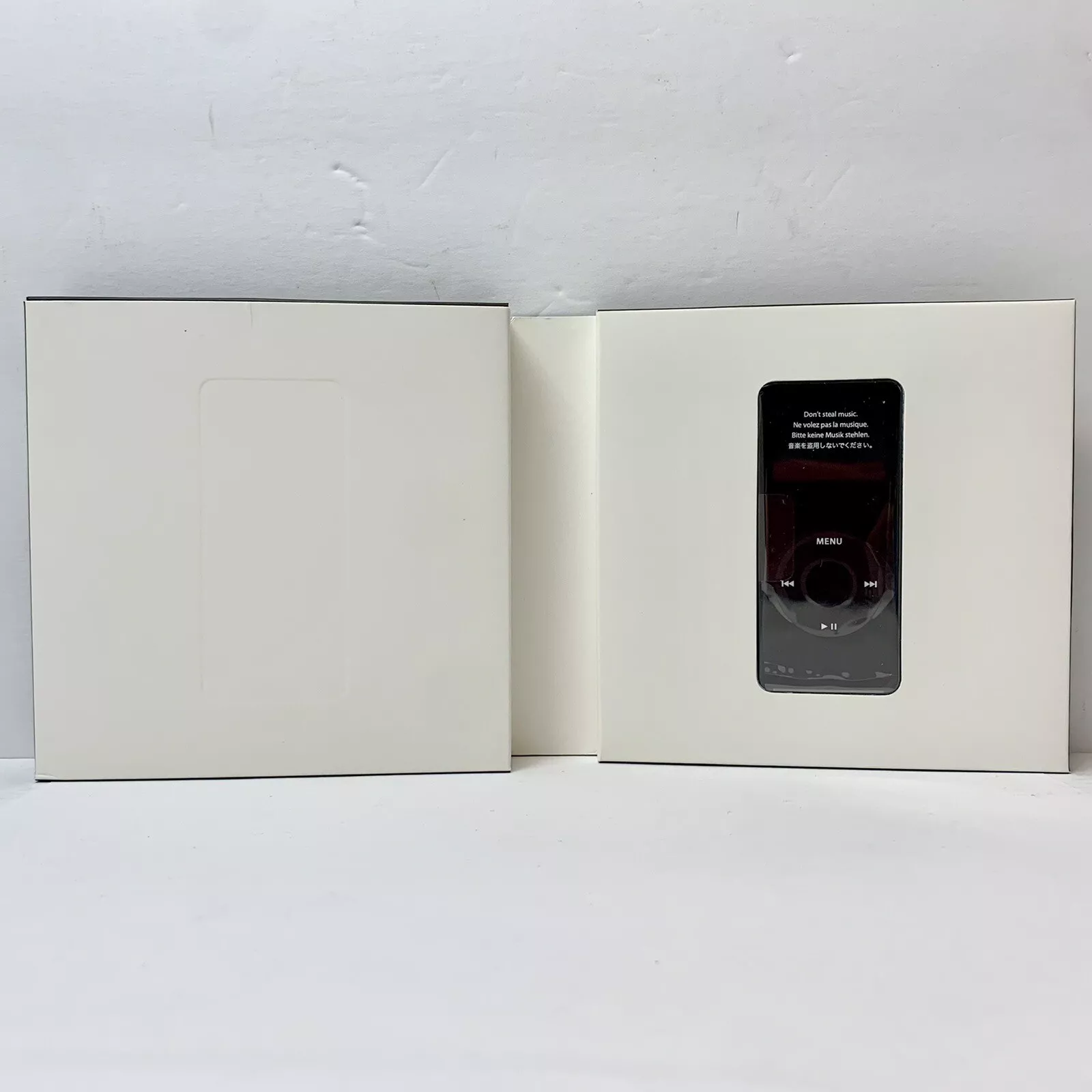 Apple iPod nano 1st Generation Black (2 GB) (Collector's Item)