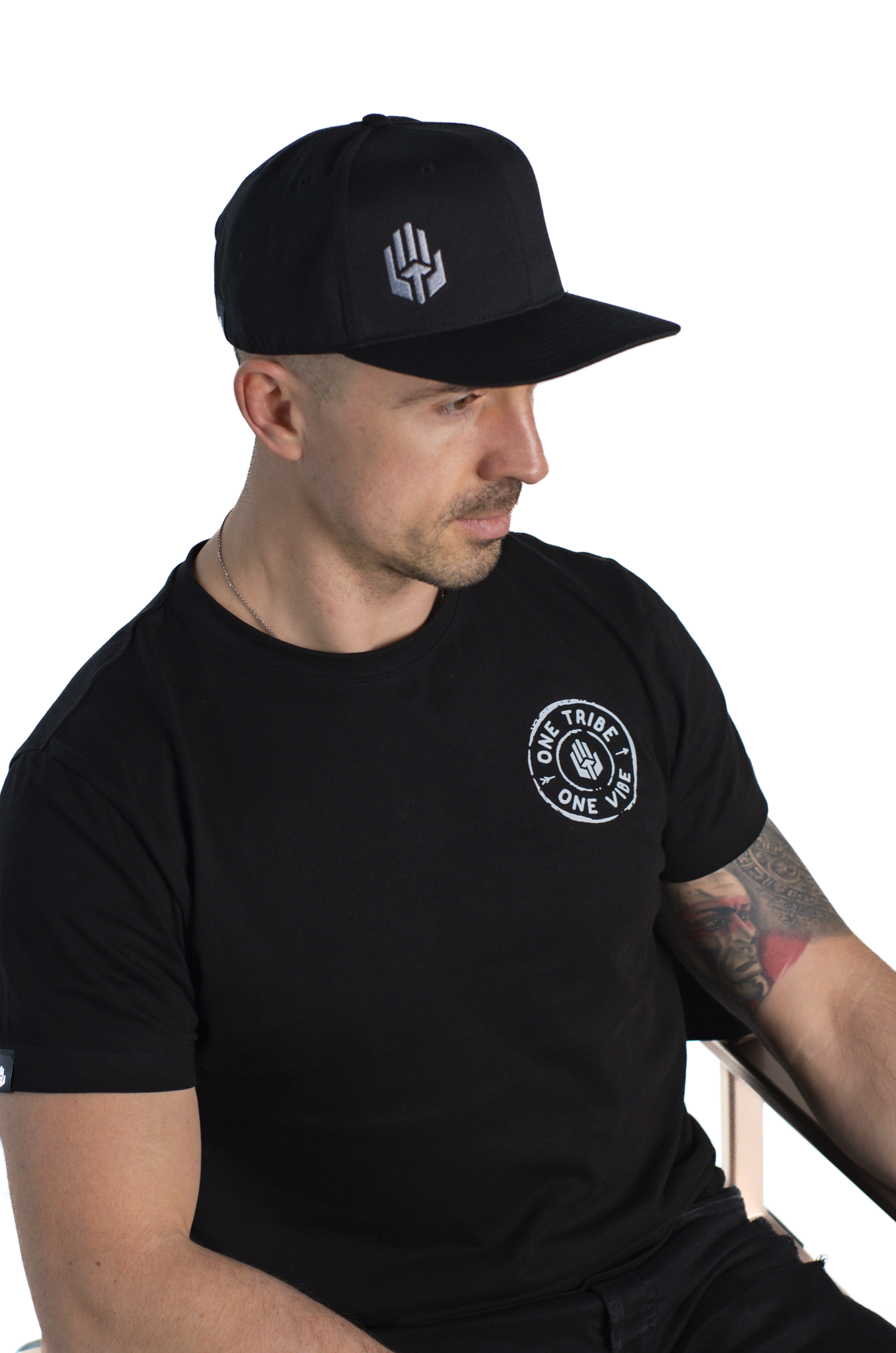 Koszulka - ONE TRIBE ONE VIBE - CZARNA