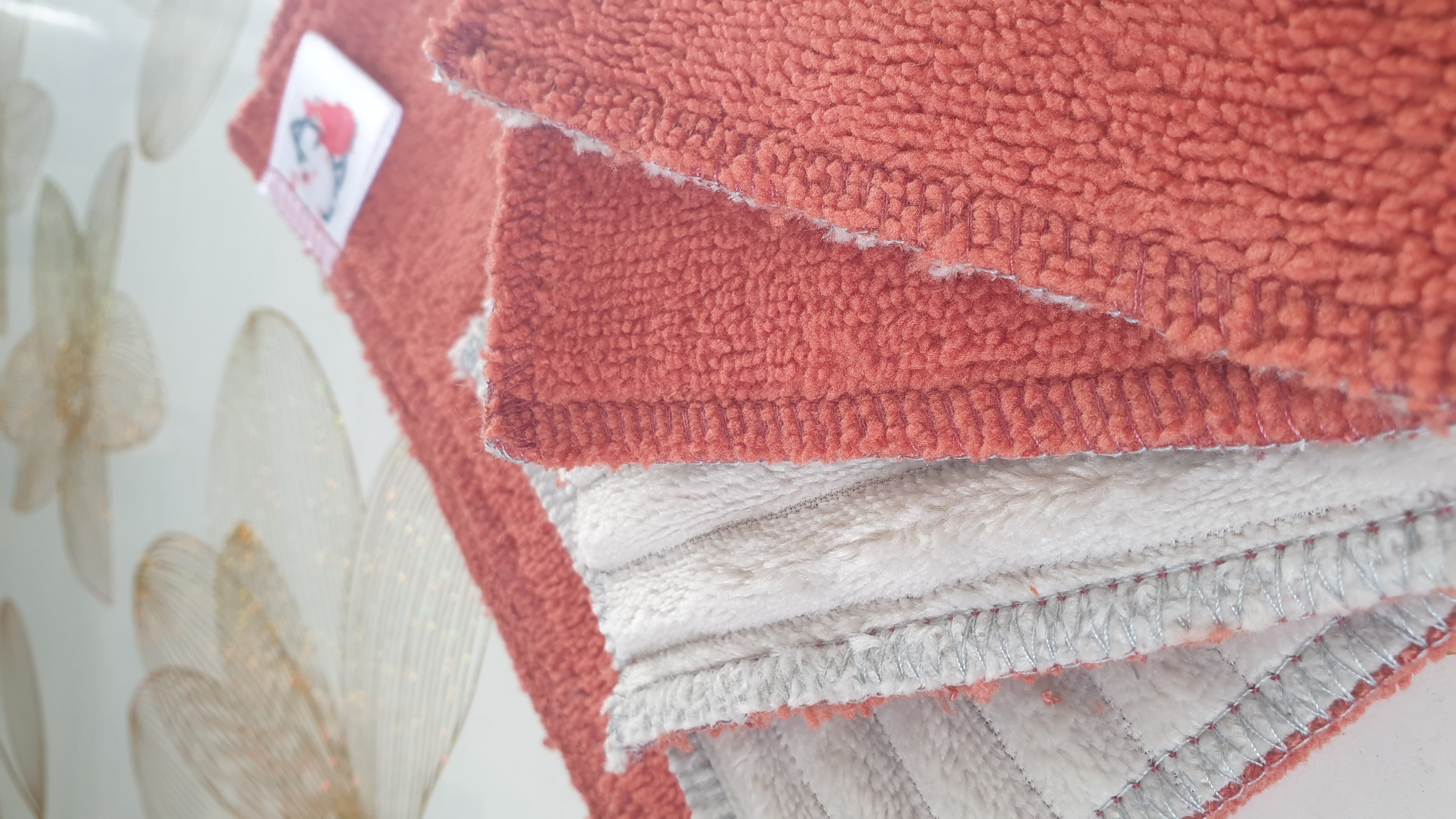 Lot de 4 lingettes + une serviette visage