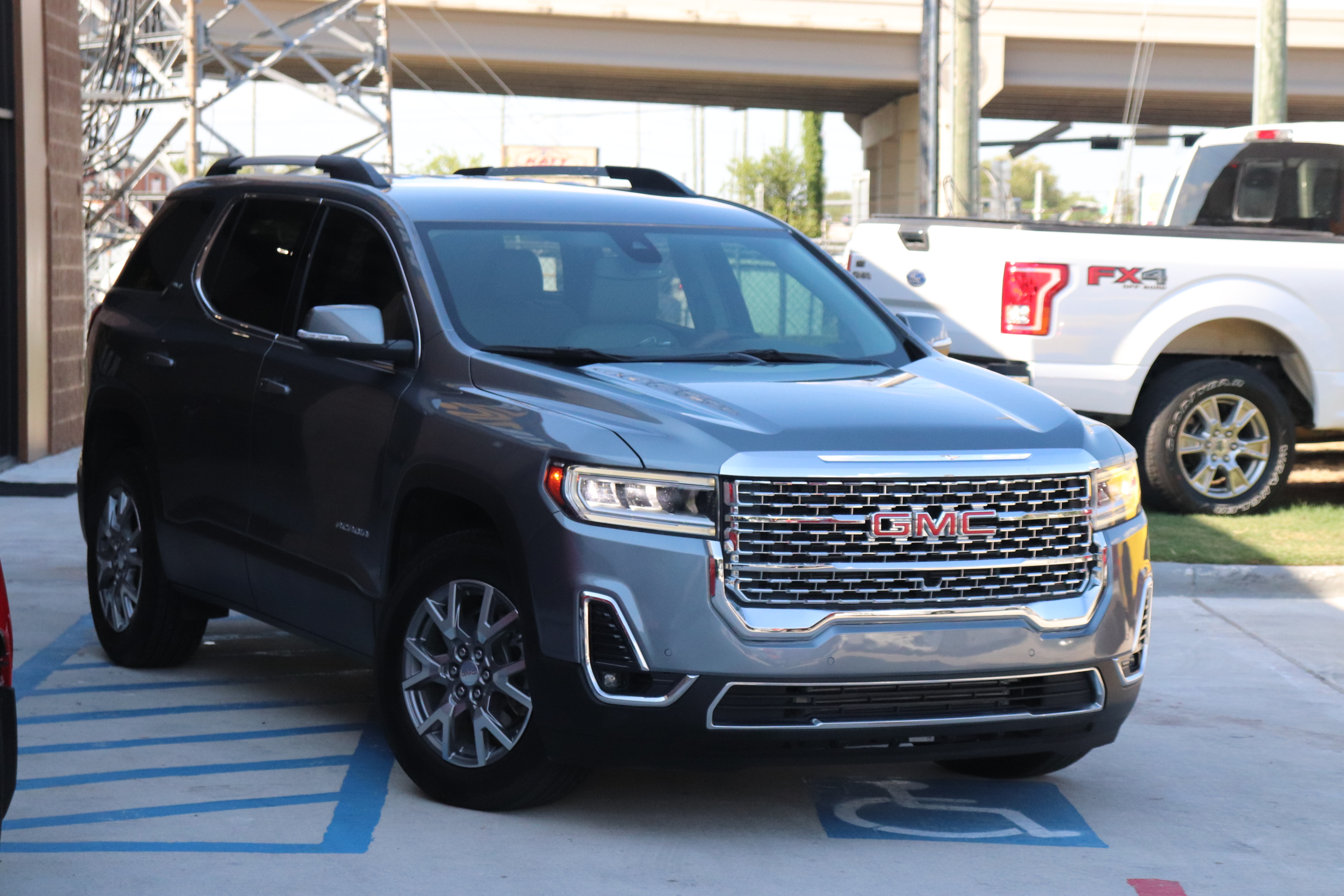 2022 GMC Acadia SLT Sport Utility 4D