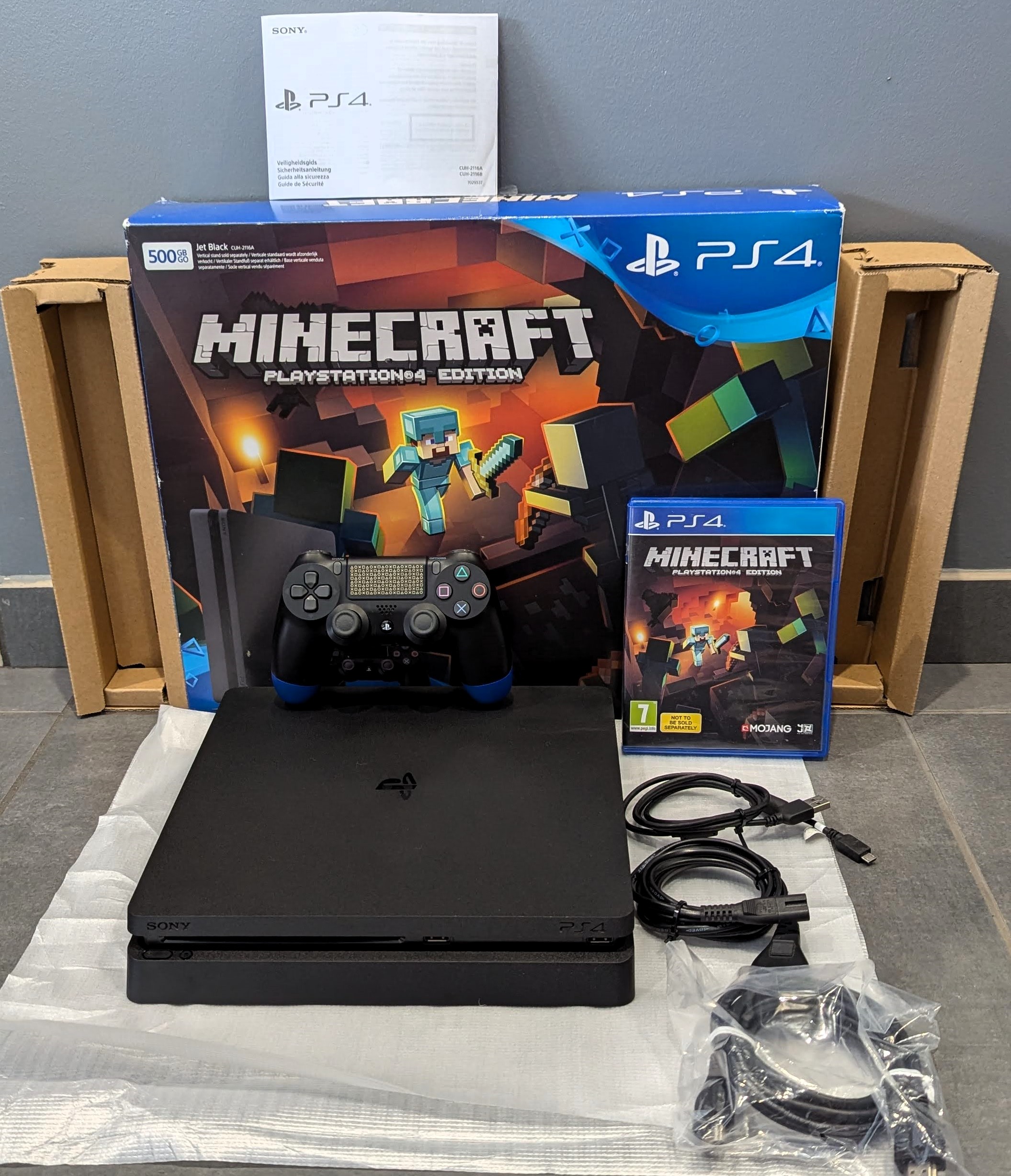 Pack Minecraft + Console Sony PlayStation 4 Slim 500 Go - Noire