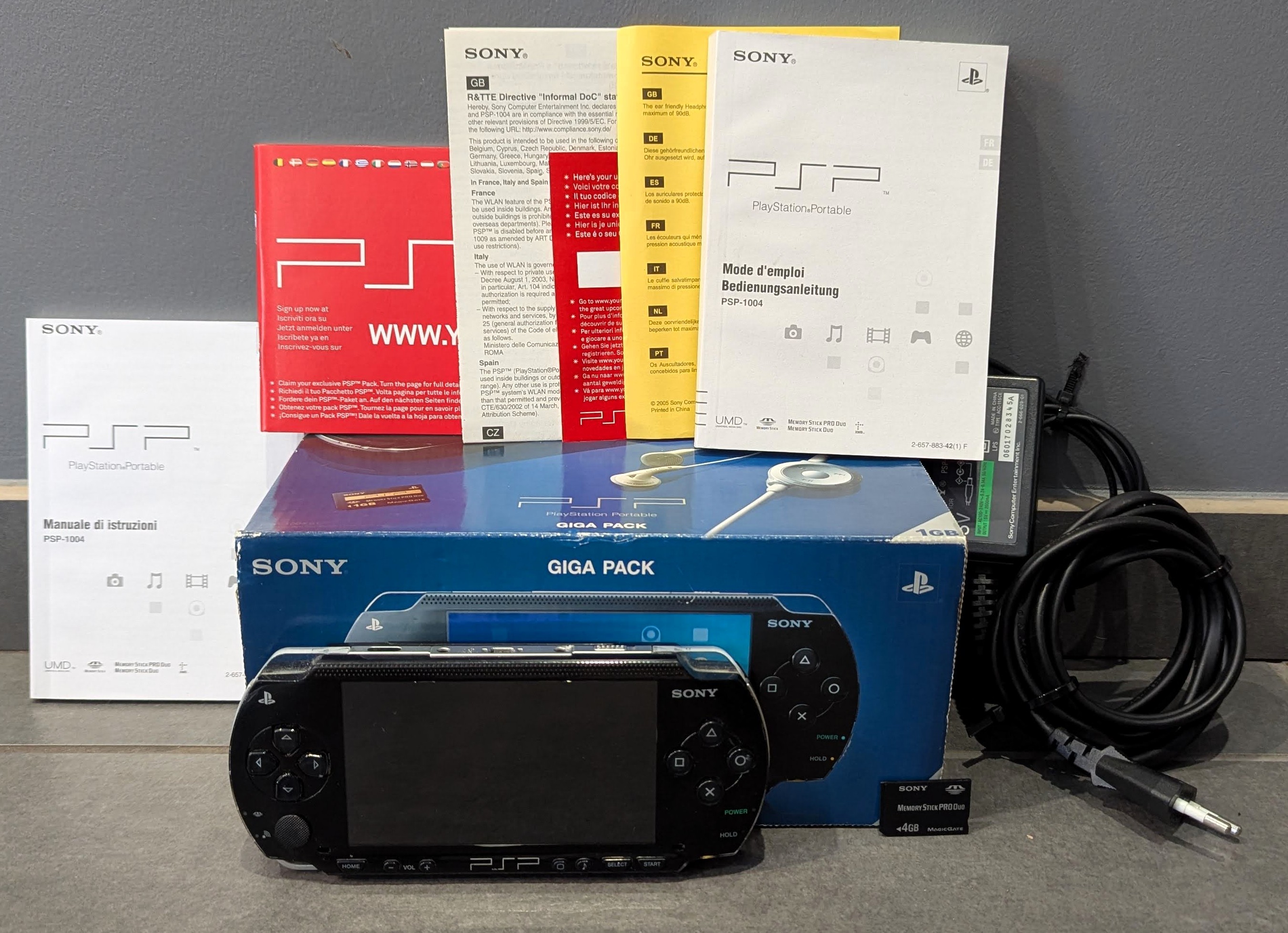 Giga Pack Console Sony Playstation Portable PSP 1004 - Noire