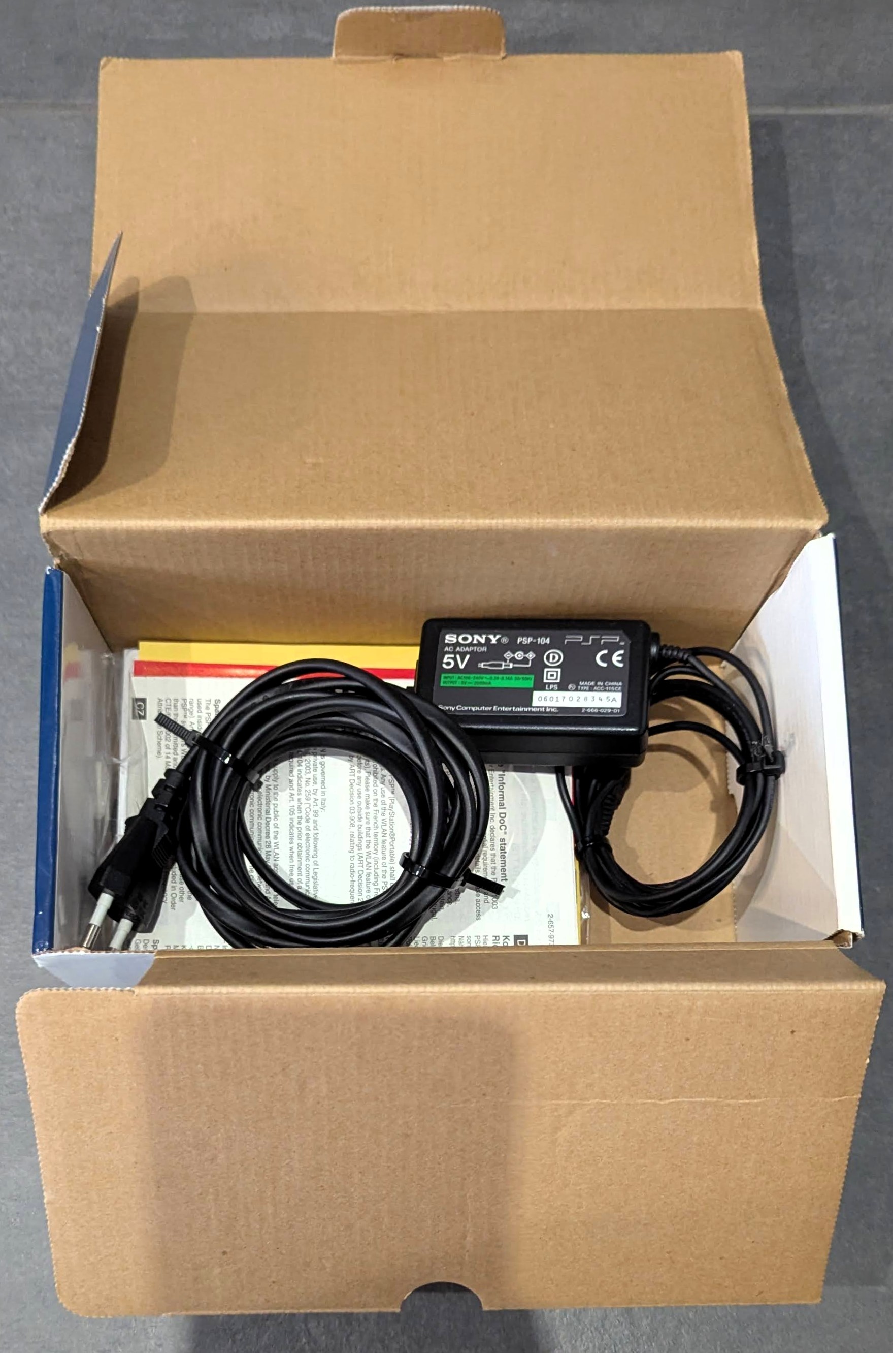 Giga Pack Console Sony Playstation Portable PSP 1004 - Noire