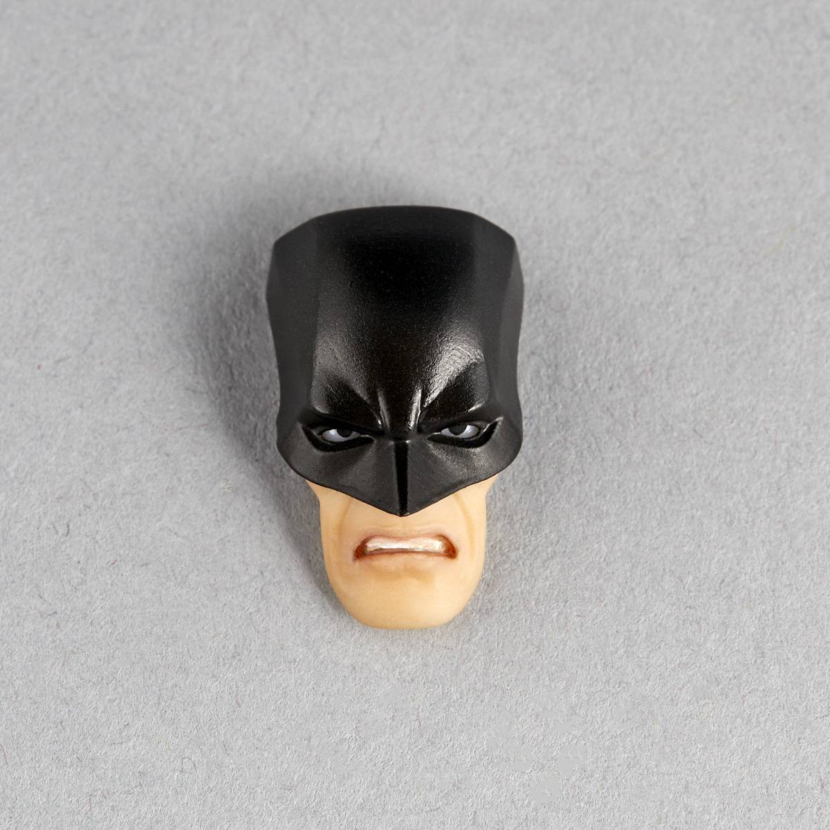 Revoltech Amazing Yamaguchi Batman (Batman: Arkham Knight Ver.) Action Figure Limited Bonus Set