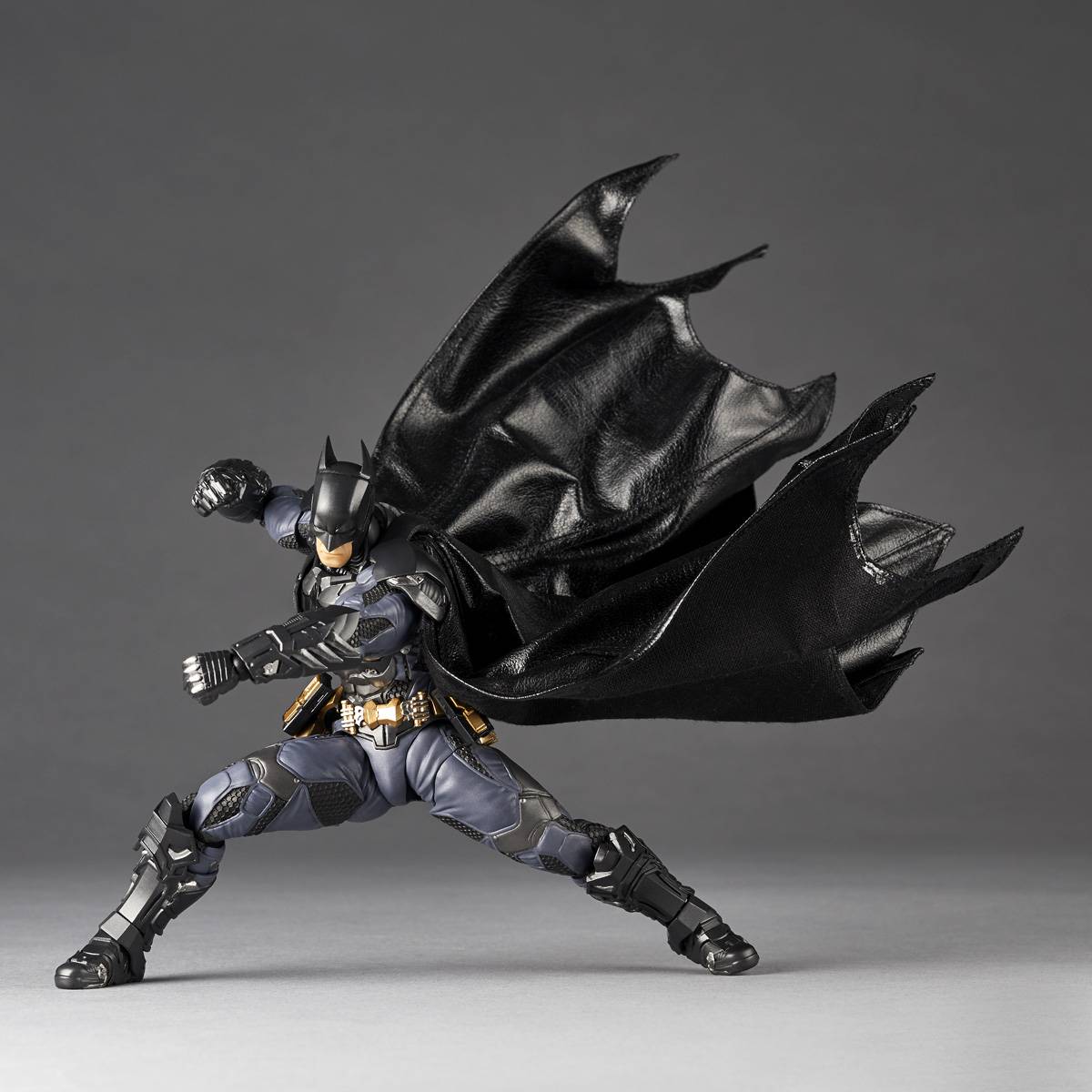 Revoltech Amazing Yamaguchi Batman (Batman: Arkham Knight Ver.) Action Figure Limited Bonus Set
