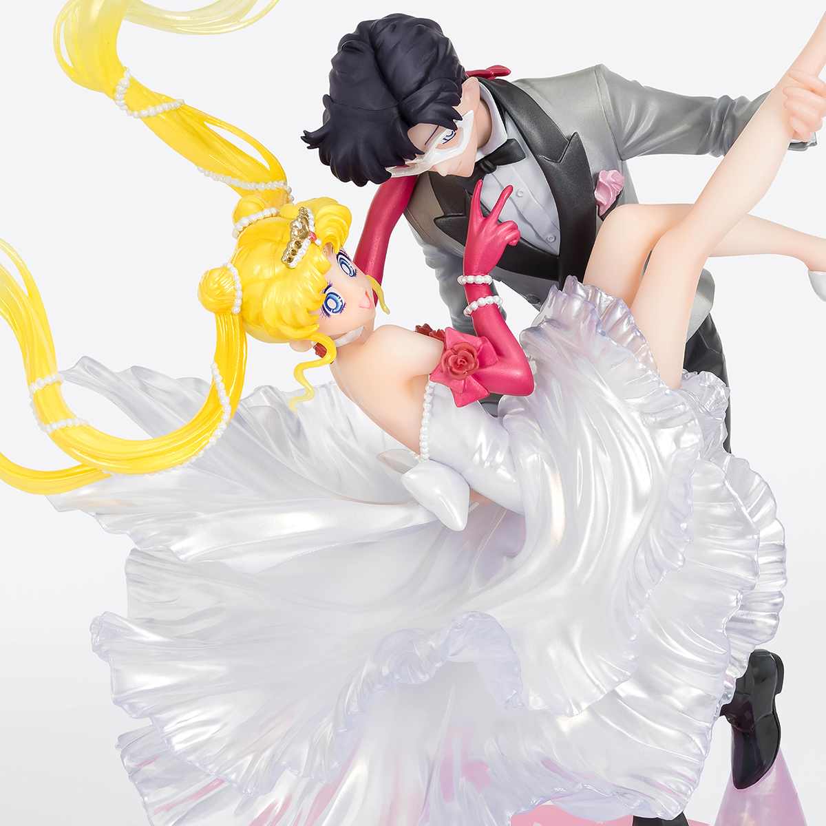 Usagi & Tuxedo Mask Moonlight Glow Version - Sailor Moon - Figuarts Zero Chouette Collectors Shop