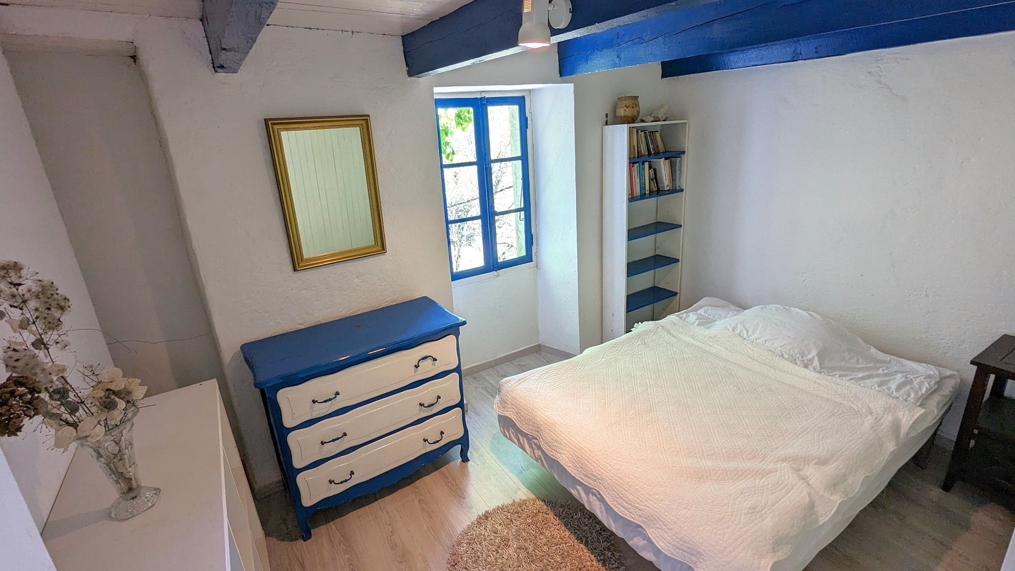 Kinitro, Ardèche, France - Embrace Life/ Par personne