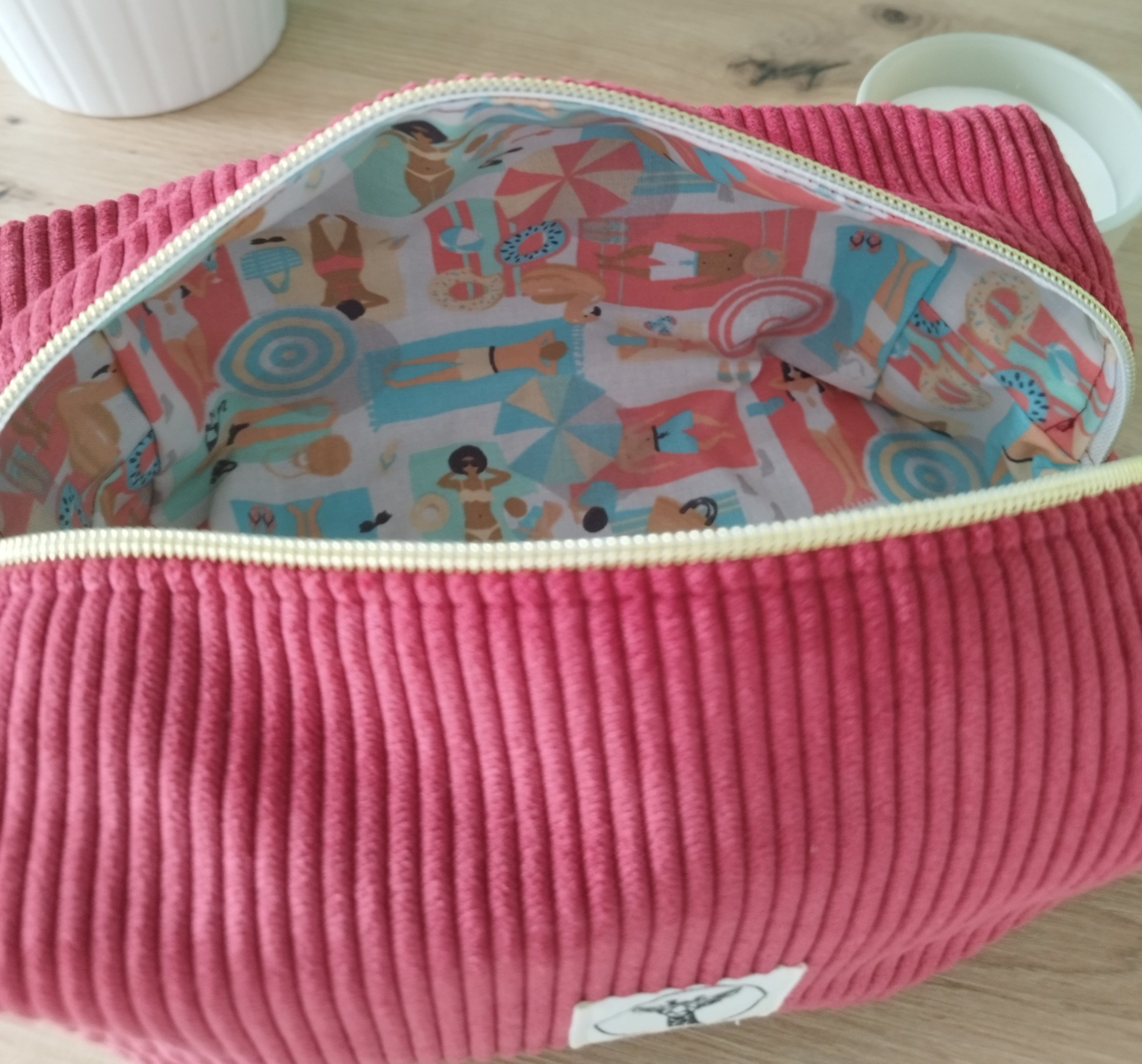 Trousse de toilette COSMIQ en velours rose framboise