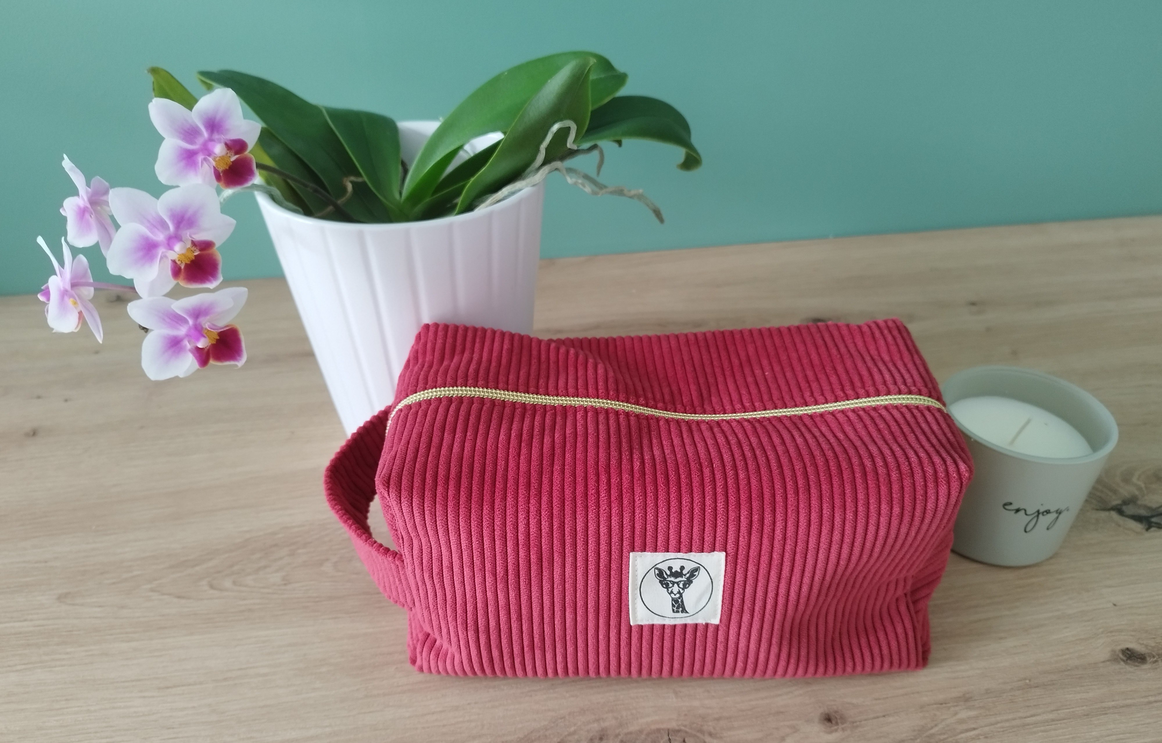 Trousse de toilette COSMIQ en velours rose framboise