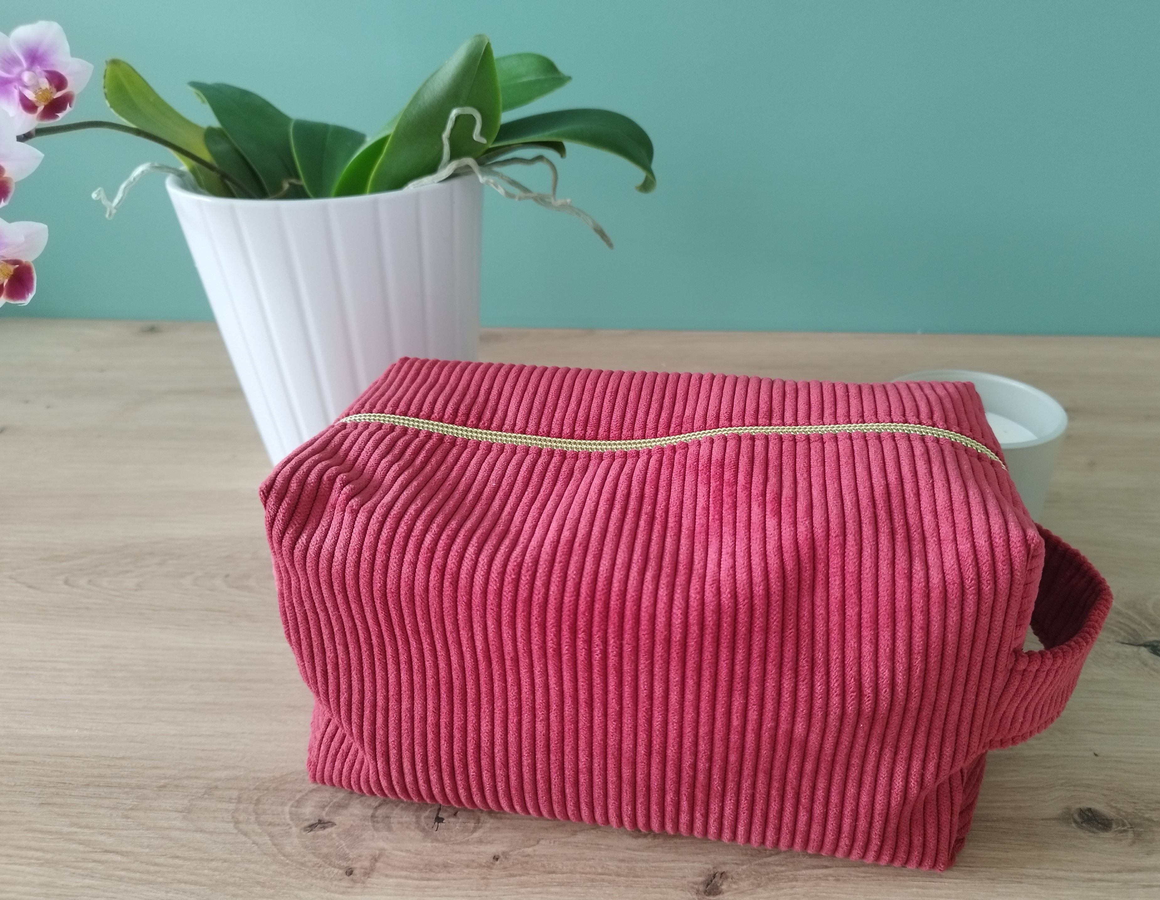 Trousse de toilette COSMIQ en velours rose framboise