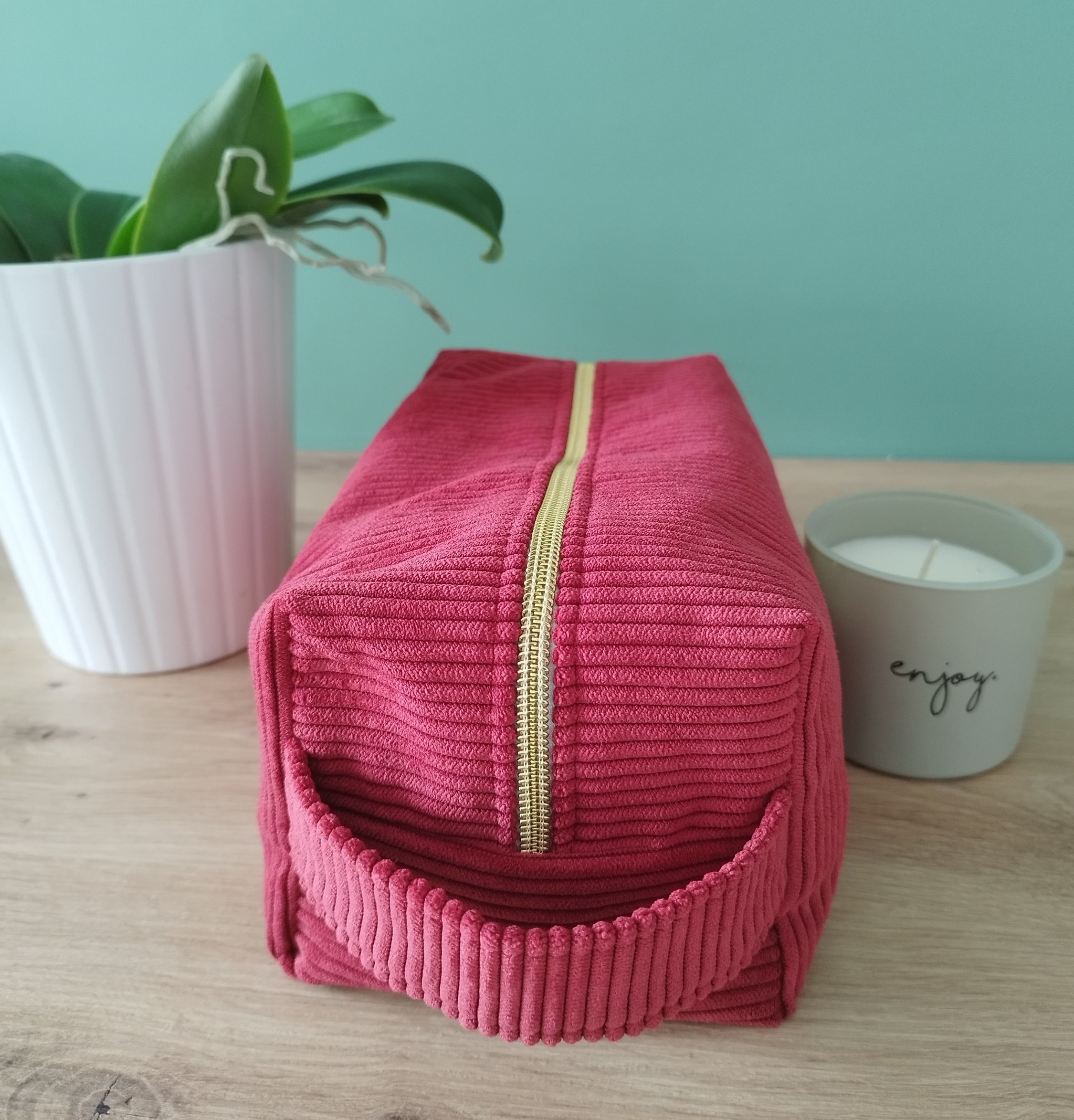 Trousse de toilette COSMIQ en velours rose framboise
