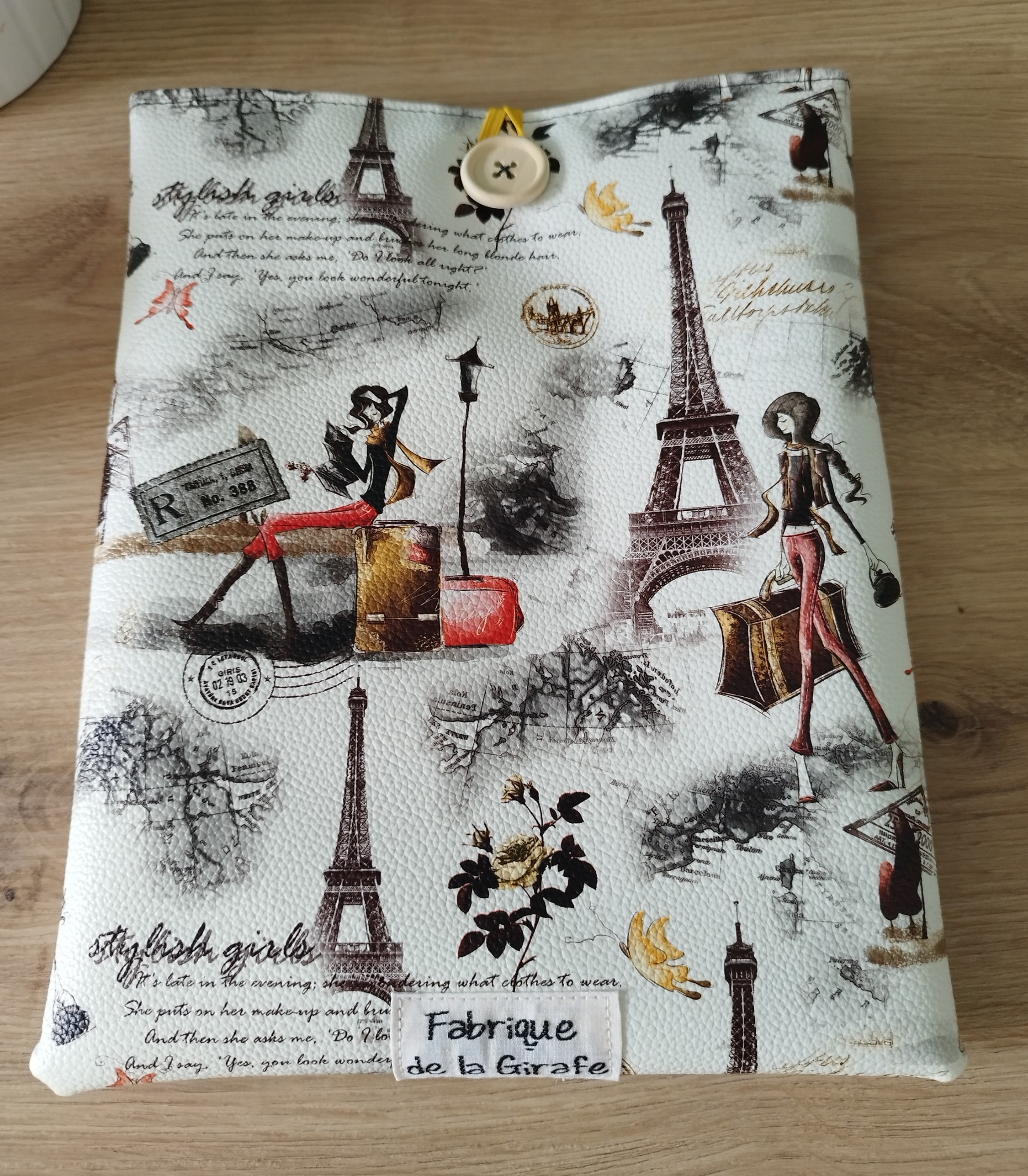 Housse tablette ou livré broché ASTRA en simili cuir motif Paris