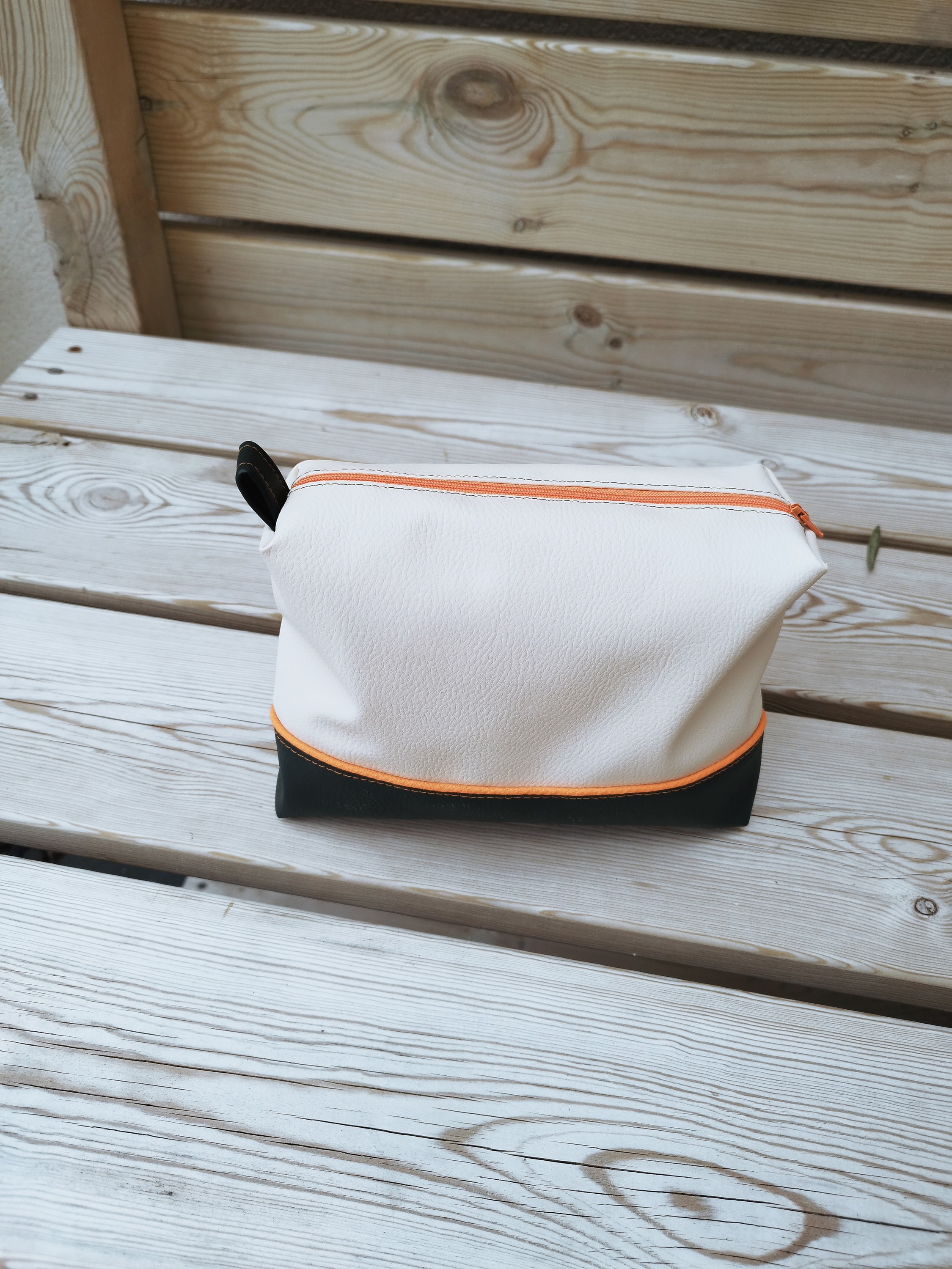 Trousse en simili cuir ONYX coloris beige et vert
