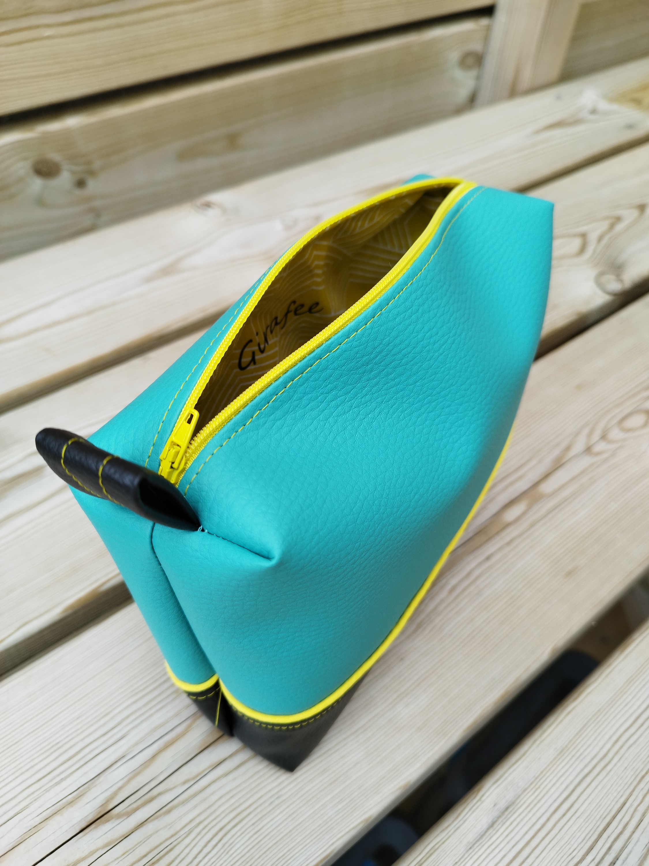 Trousse en simili cuir ONYX coloris bleu et noir