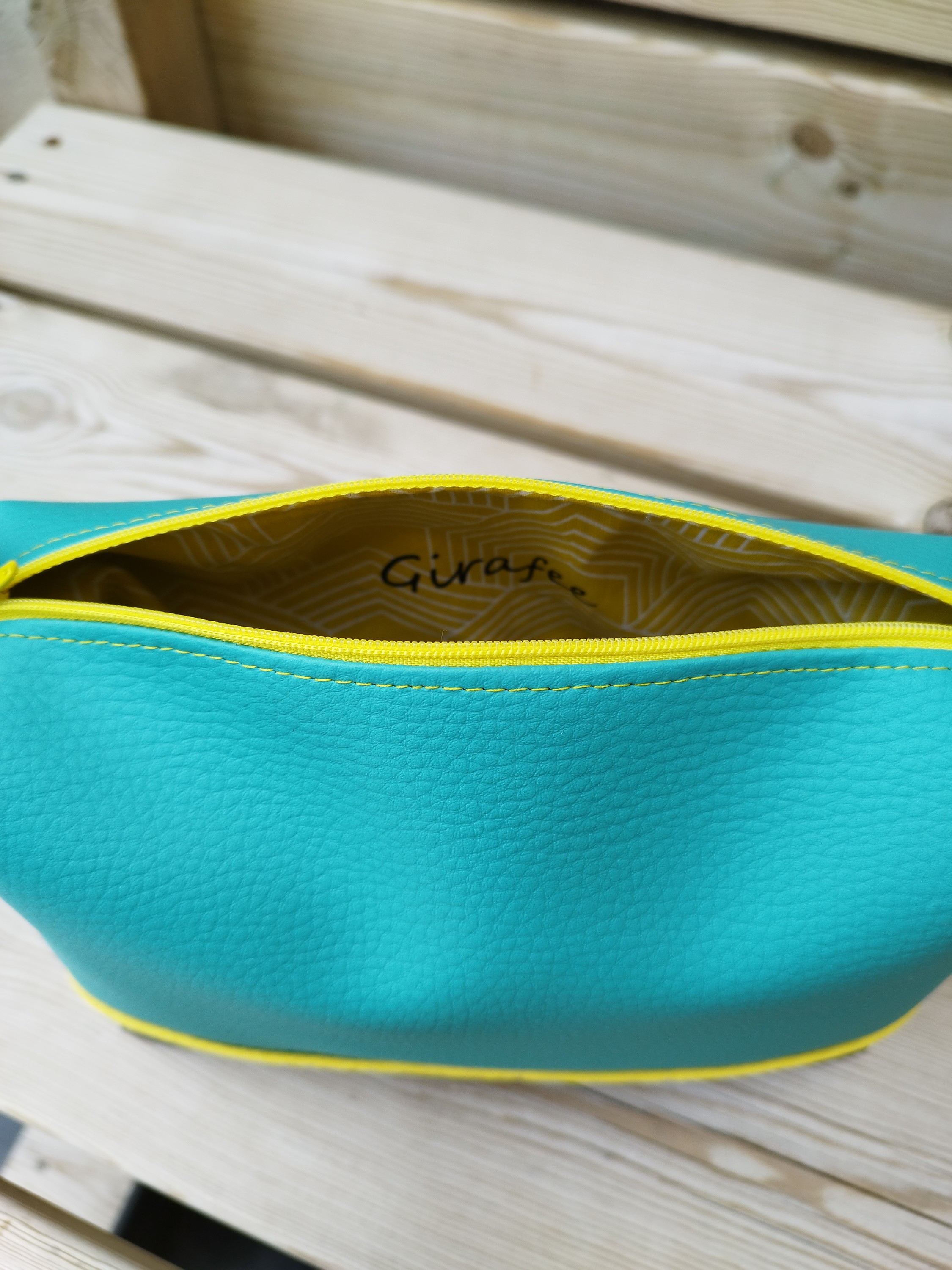 Trousse en simili cuir ONYX coloris bleu et noir