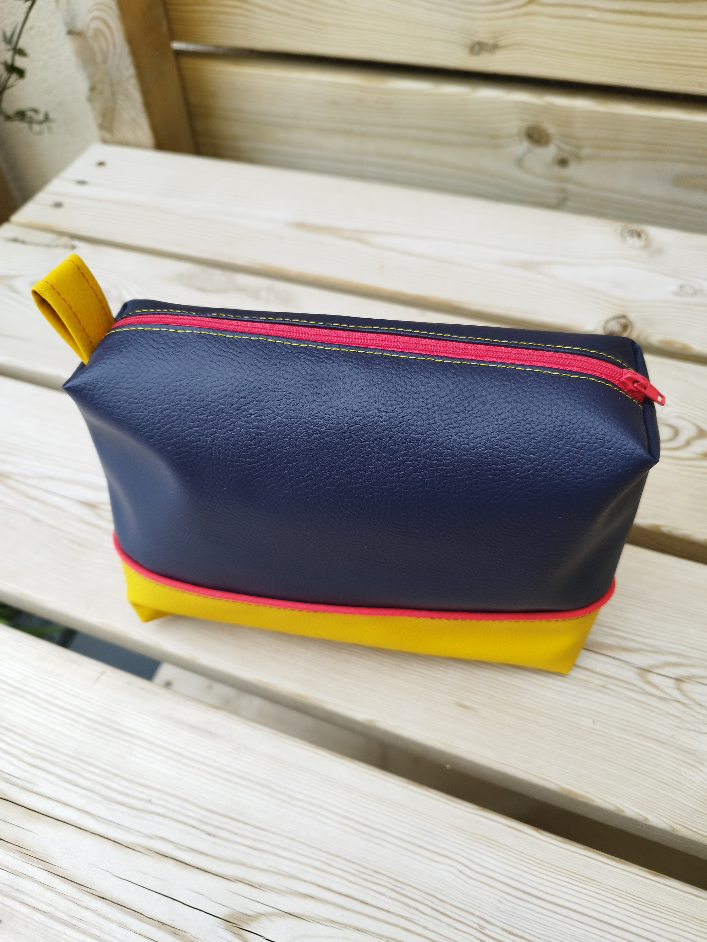 Trousse en simili cuir ONYX coloris bleu et jaune