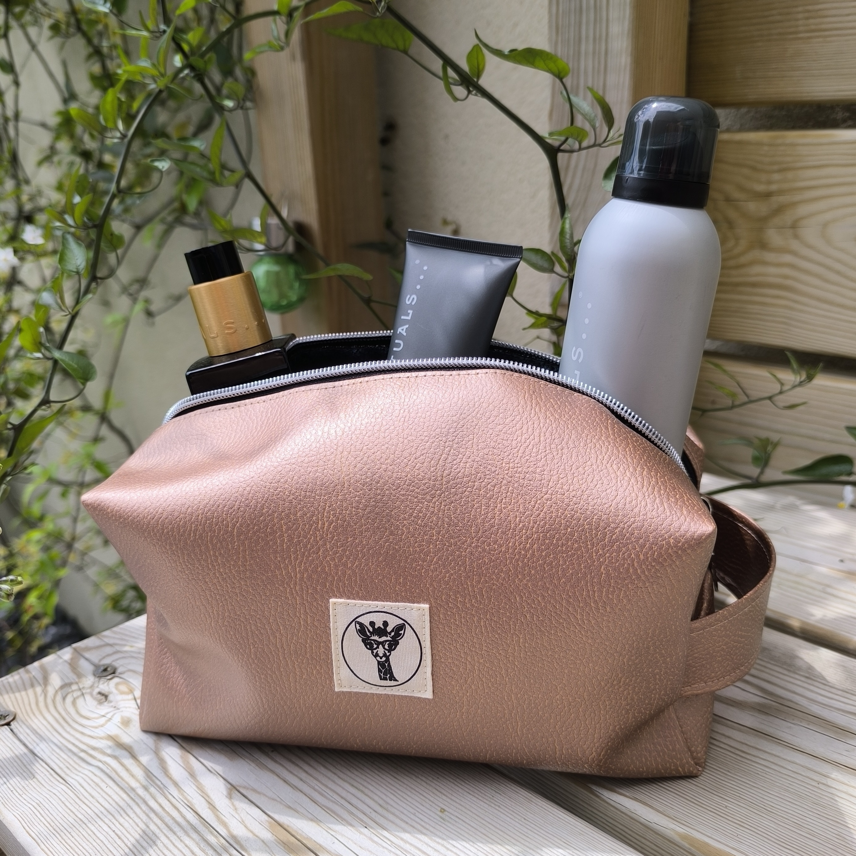 Trousse de toilette COSMIQ en simili cuir saumon nacré