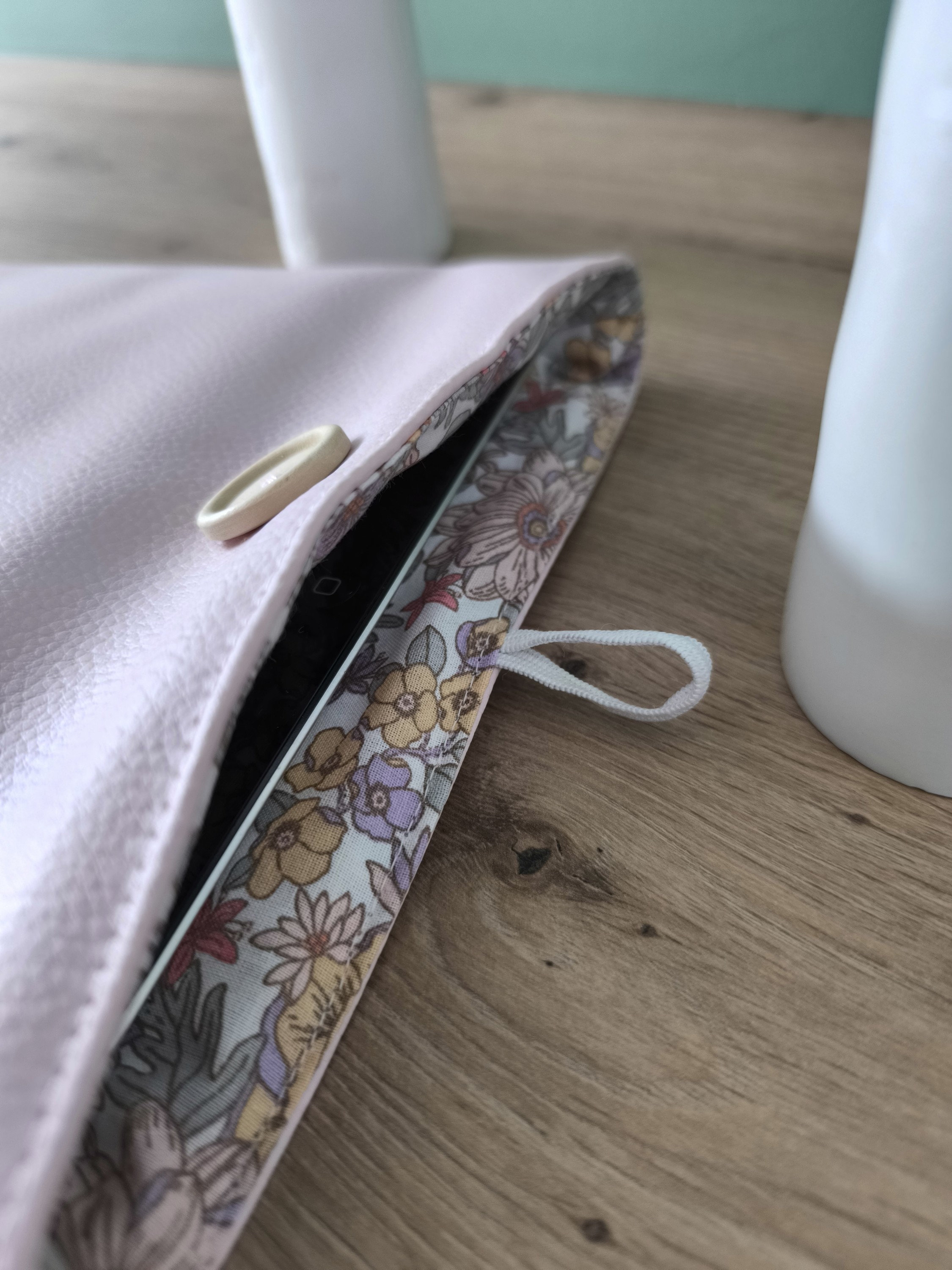 Housse tablette ou livré broché ASTRA en simili cuir rose pâle