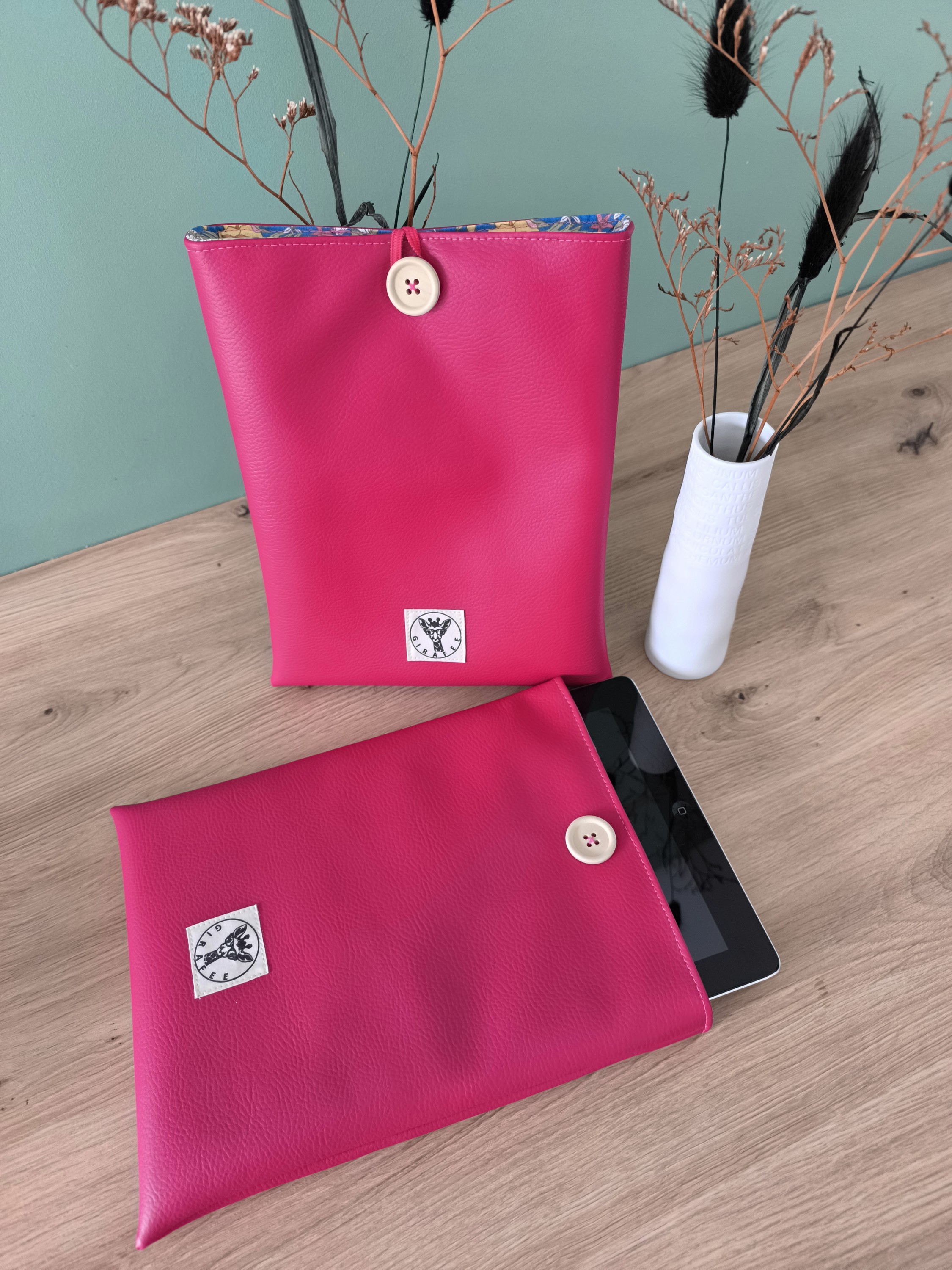 Housse tablette ou livré broché ASTRA en simili cuir framboise