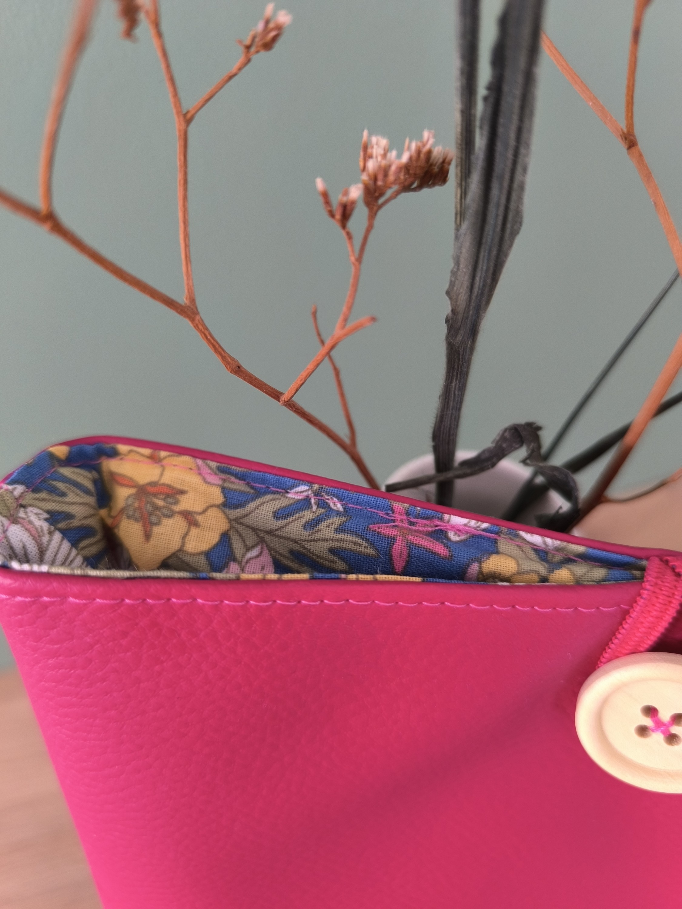 Housse tablette ou livré broché ASTRA en simili cuir framboise