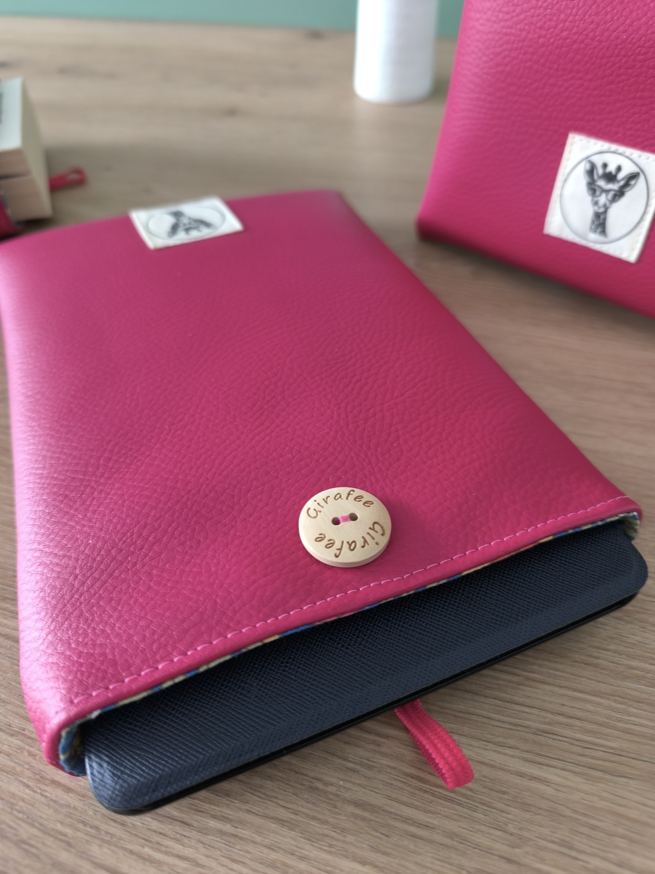 Housse liseuse ou livre de poche ECHO en simili cuir framboise