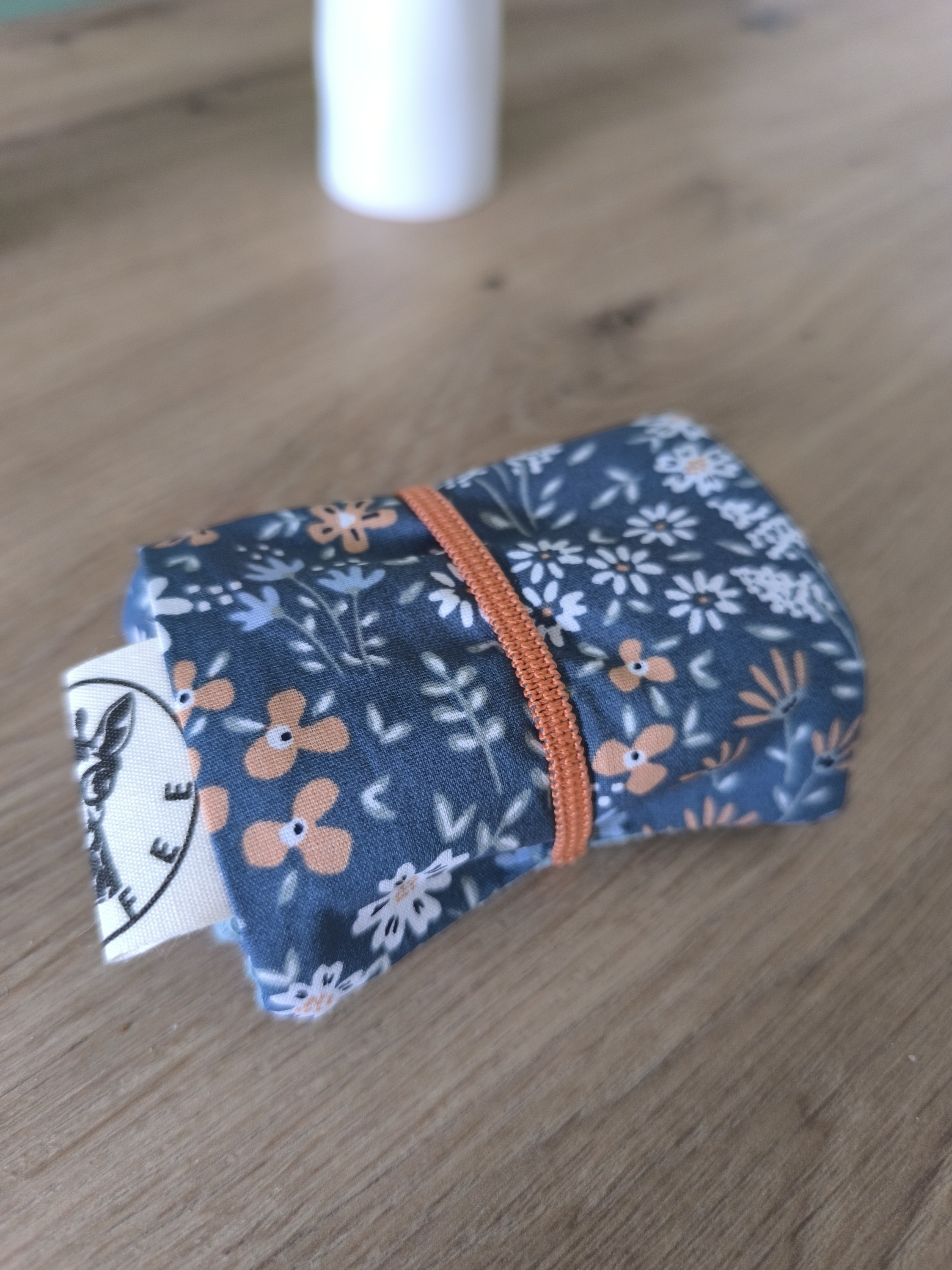 Etui savon COMET motif fleurs bleues