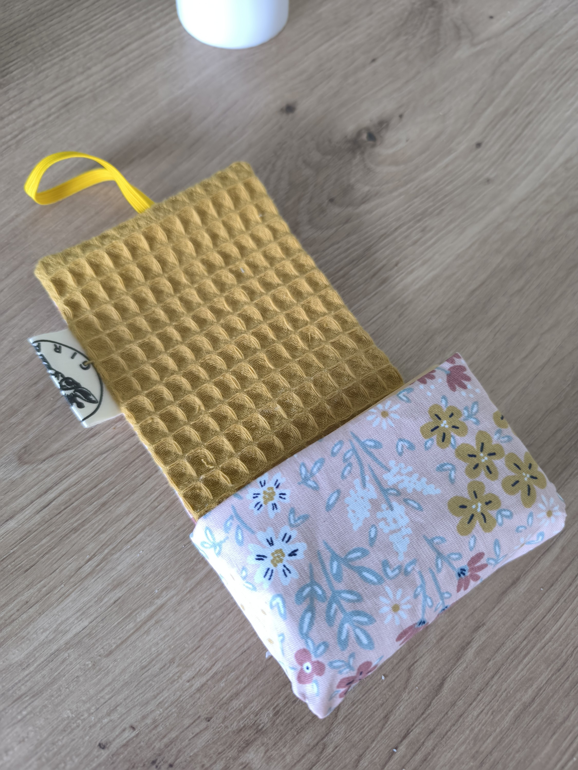 Etui savon COMET motif fleurs roses