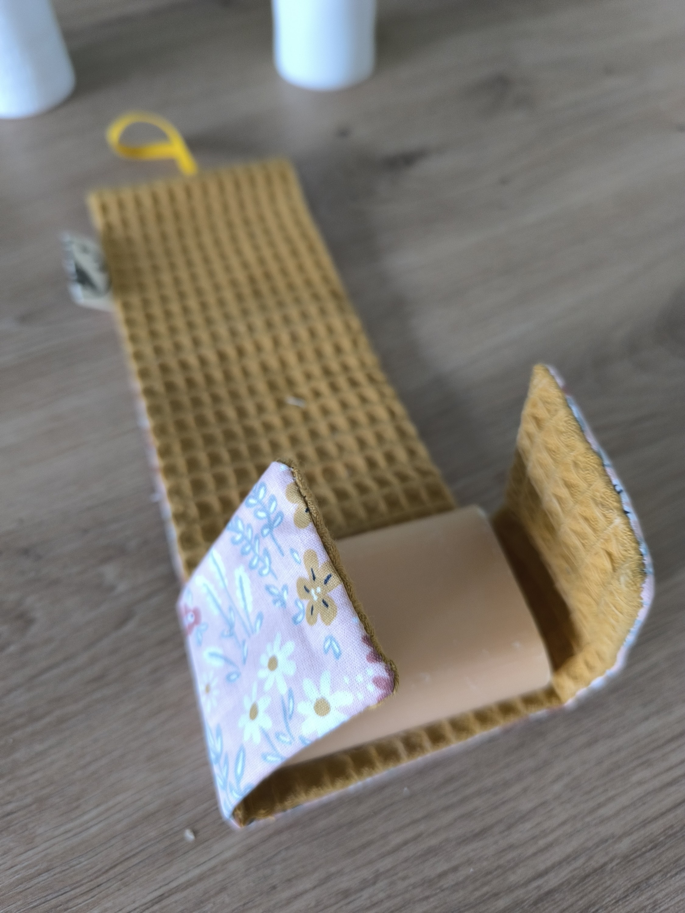 Etui savon COMET motif fleurs roses