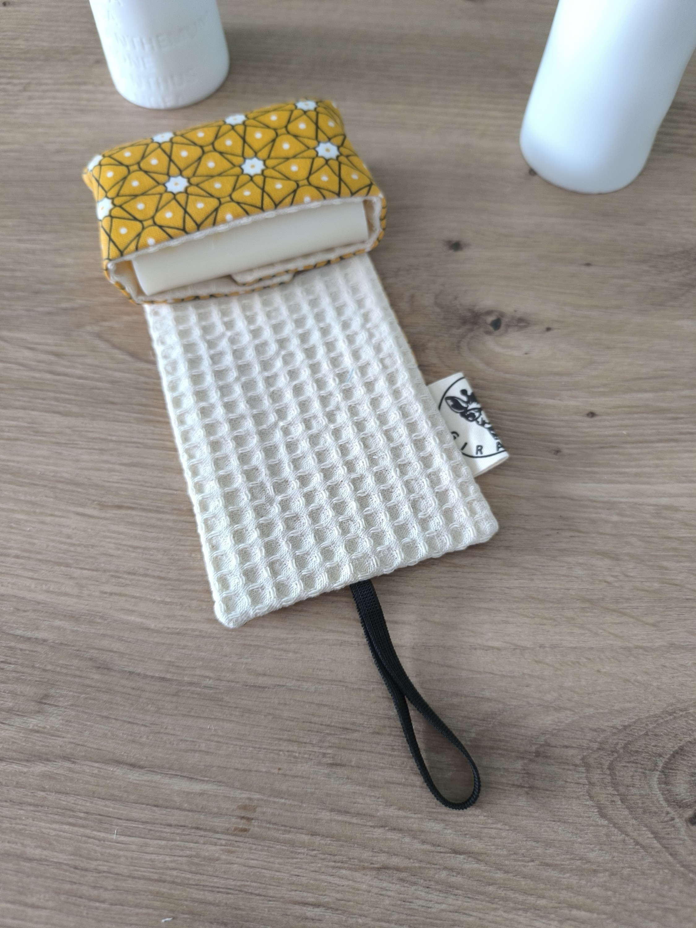 Etui savon COMET motif kaléidoscope jaune