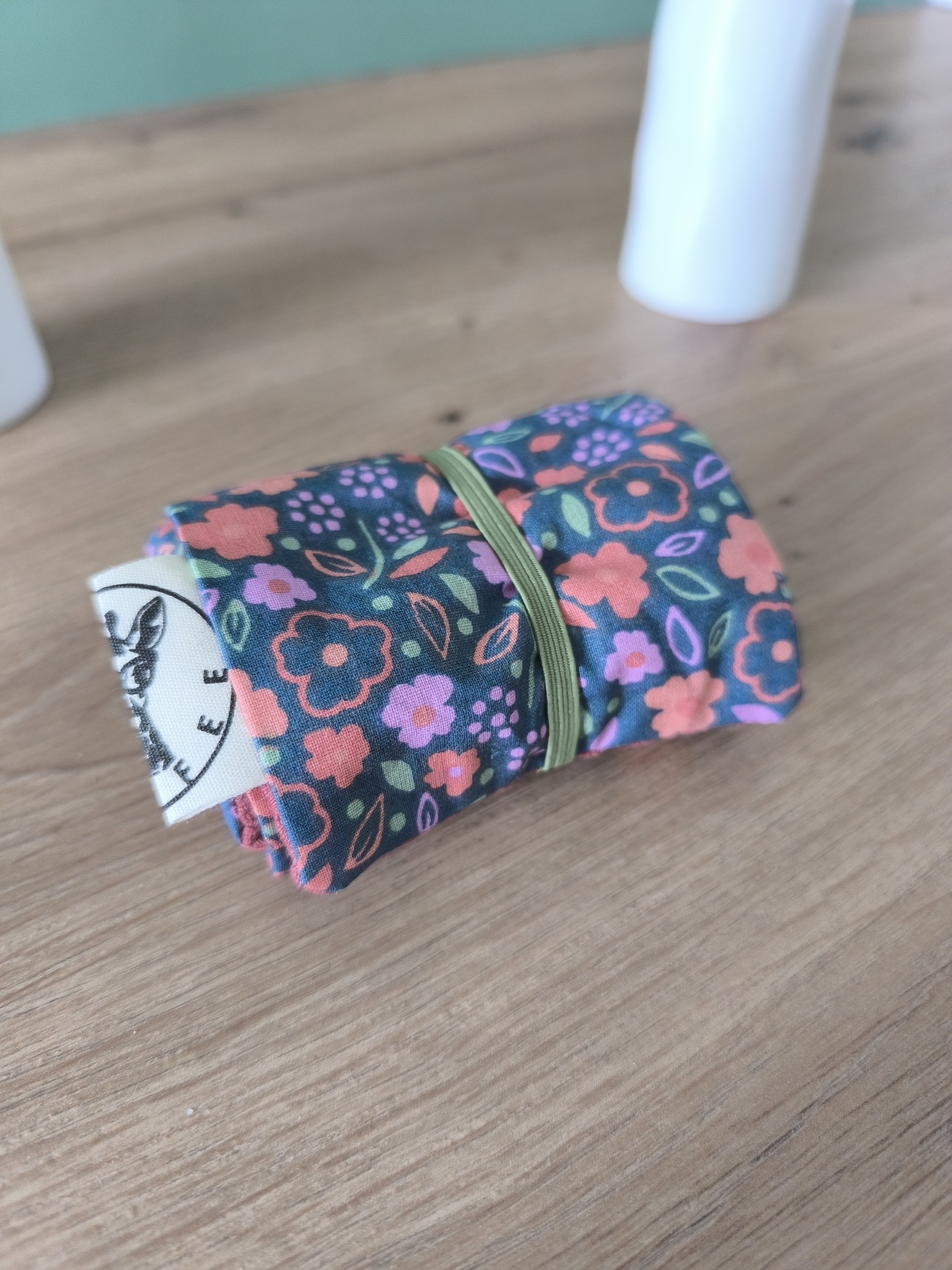 Etui savon COMET gris motif fleurs