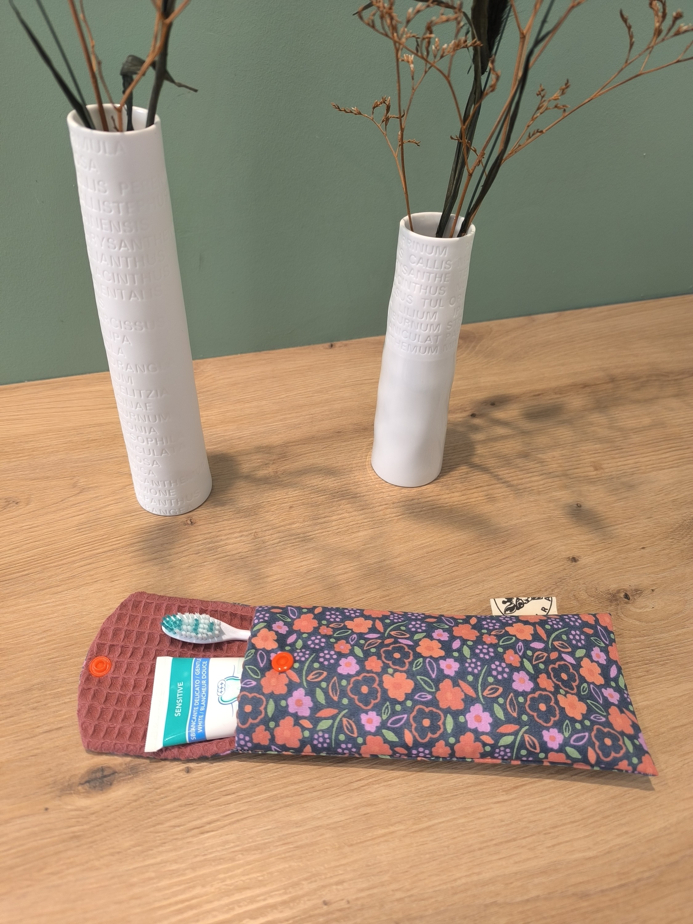 Pochette brosse à dents NEPTUNE gris motifs fleurs