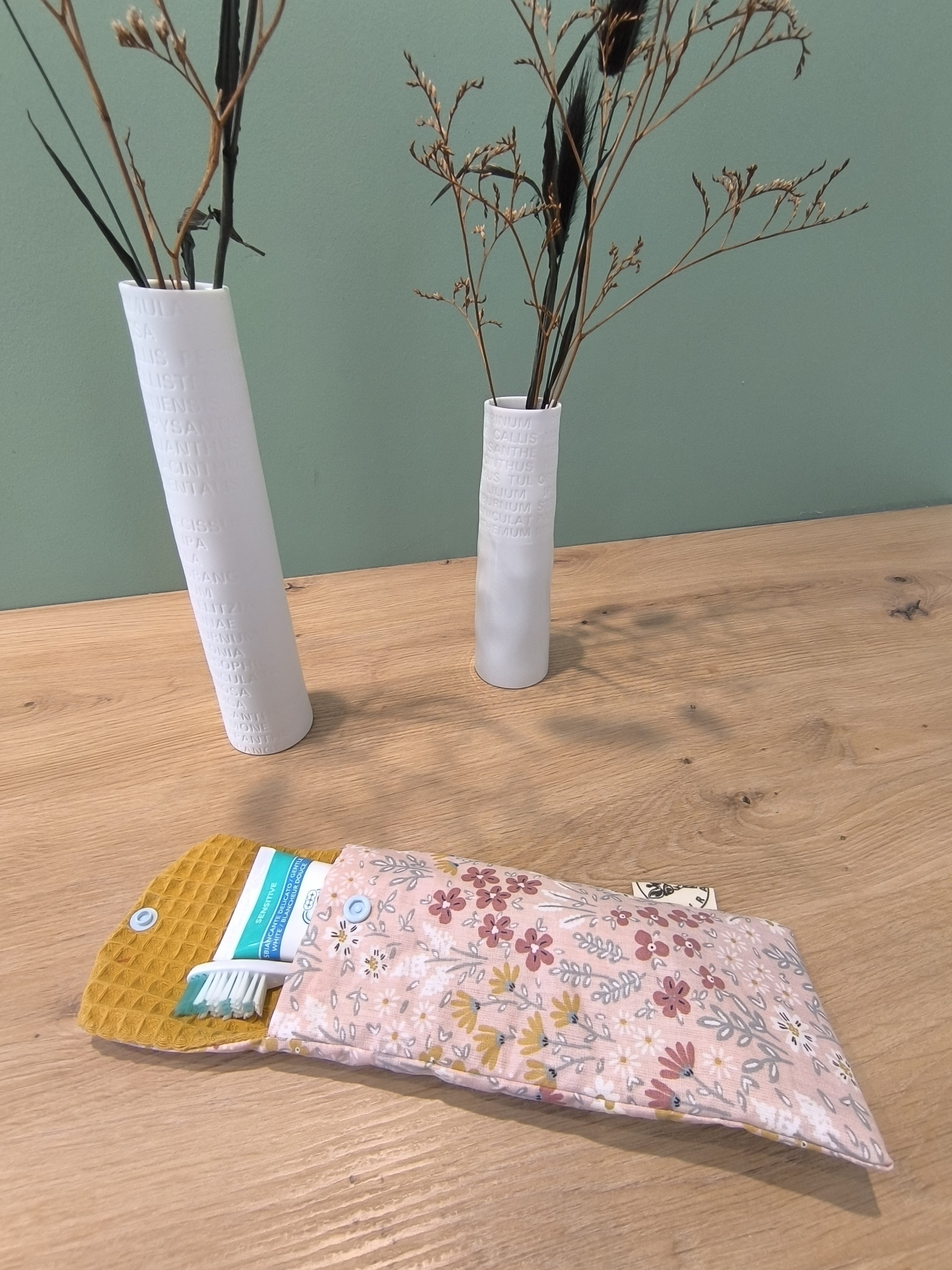 Pochette brosse à dents NEPTUNE motifs fleurs roses