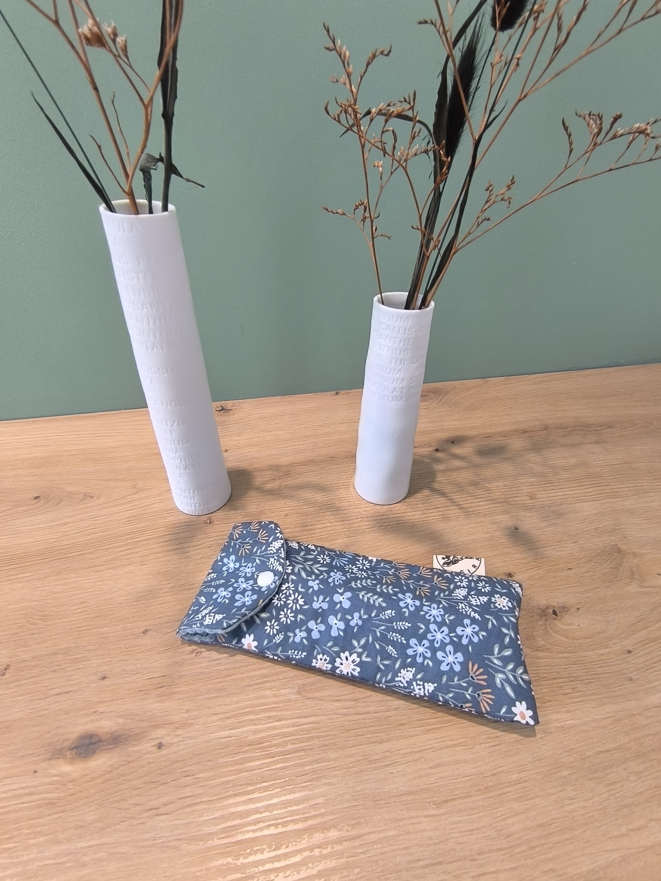 Pochette brosse à dents NEPTUNE motifs fleurs bleues