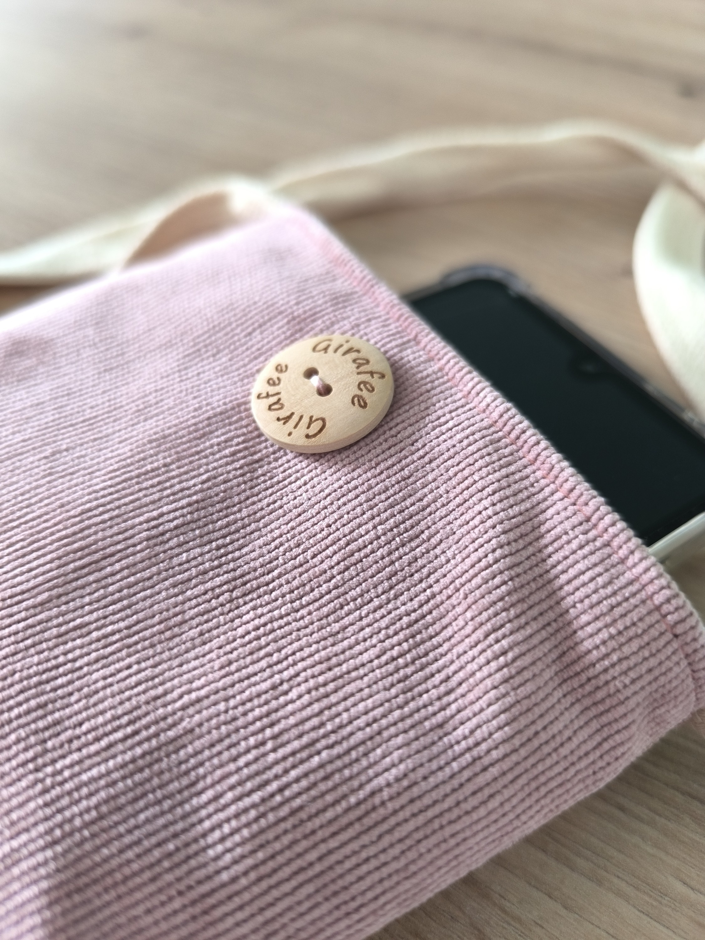 Housses de téléphone portable SATURNE velours rose pâle