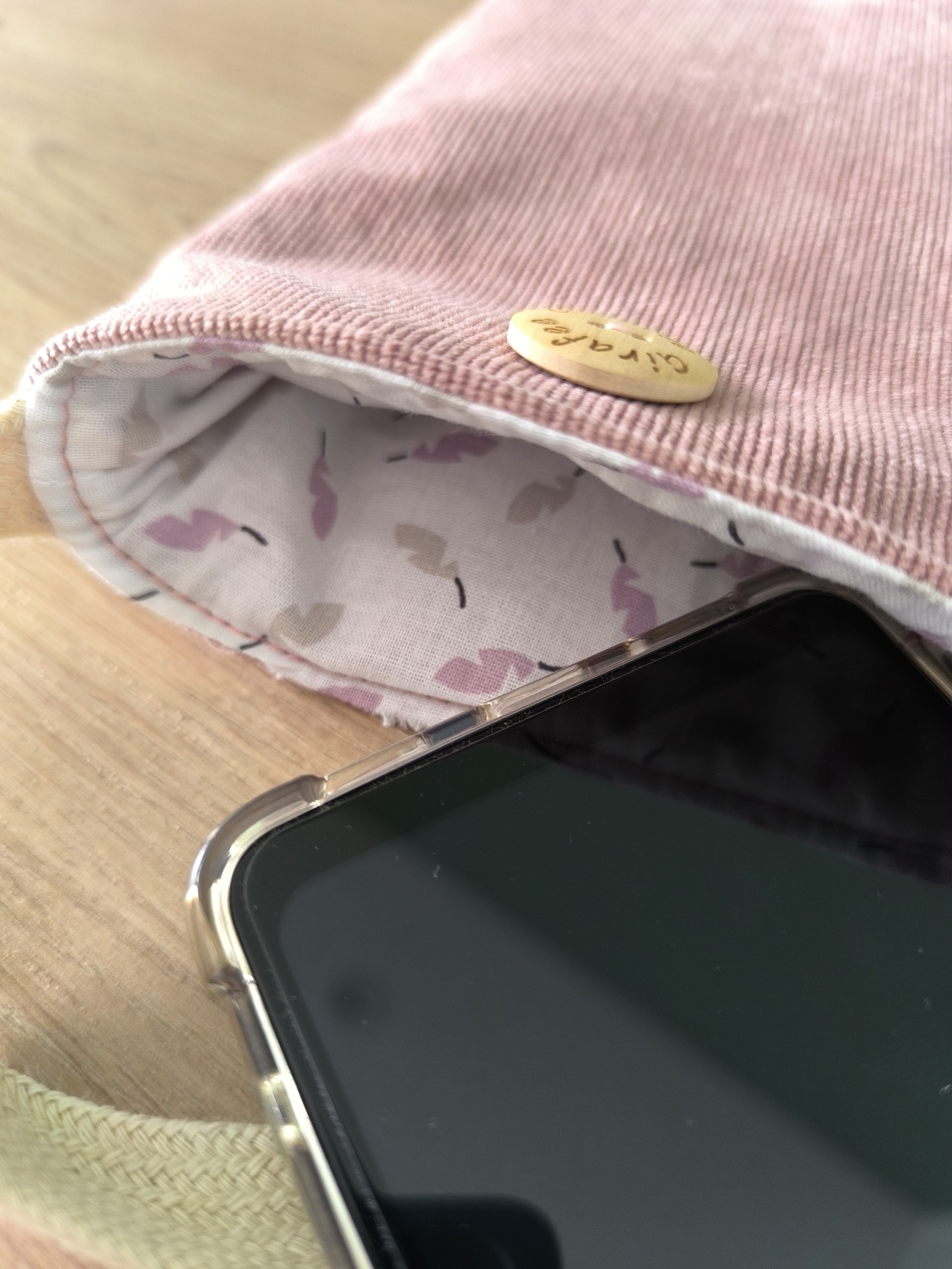 Housses de téléphone portable SATURNE velours rose pâle