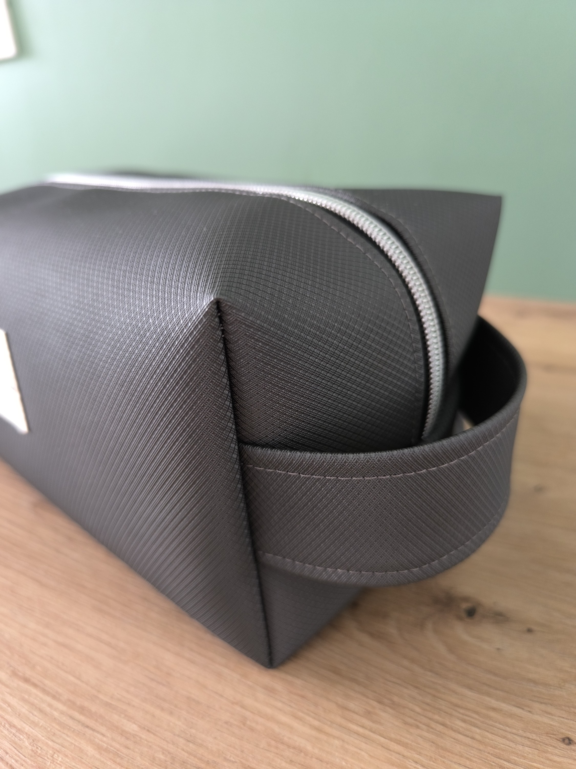 Trousse de toilette COSMIQ en simili cuir gris anthracite