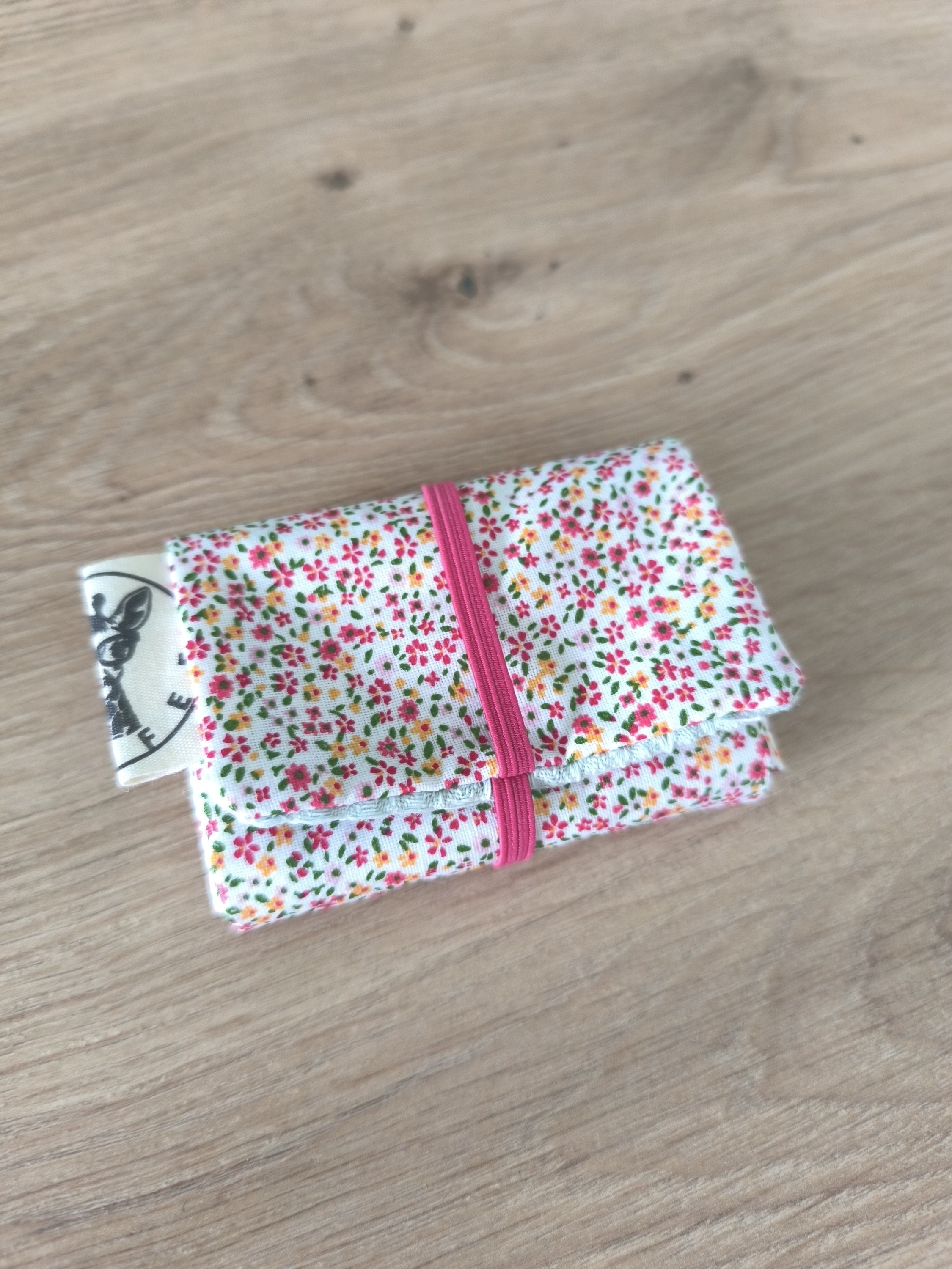 Etui savon COMET petites fleurs roses