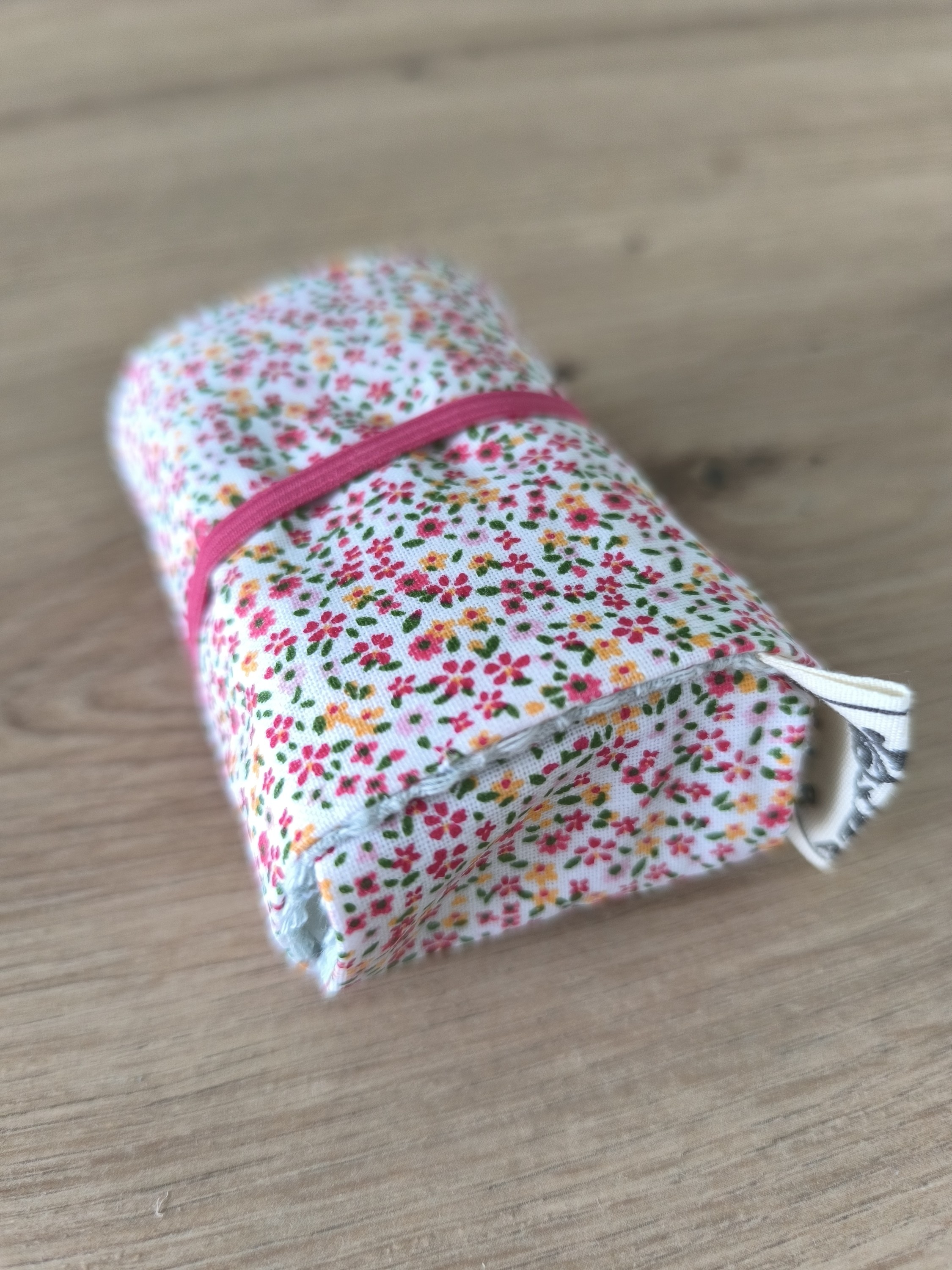 Etui savon COMET petites fleurs roses