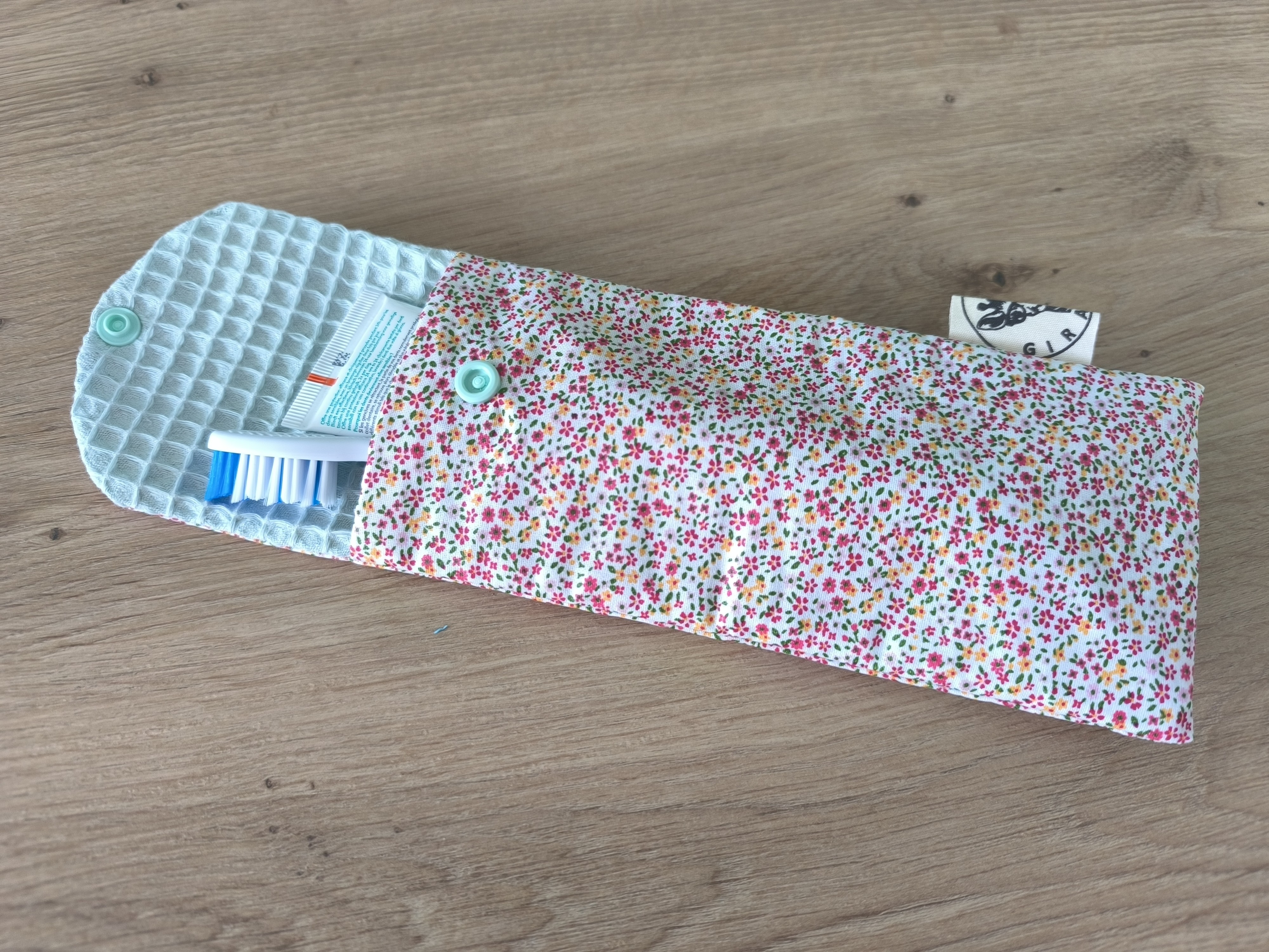 Pochette brosse à dents NEPTUNE petites fleurs roses