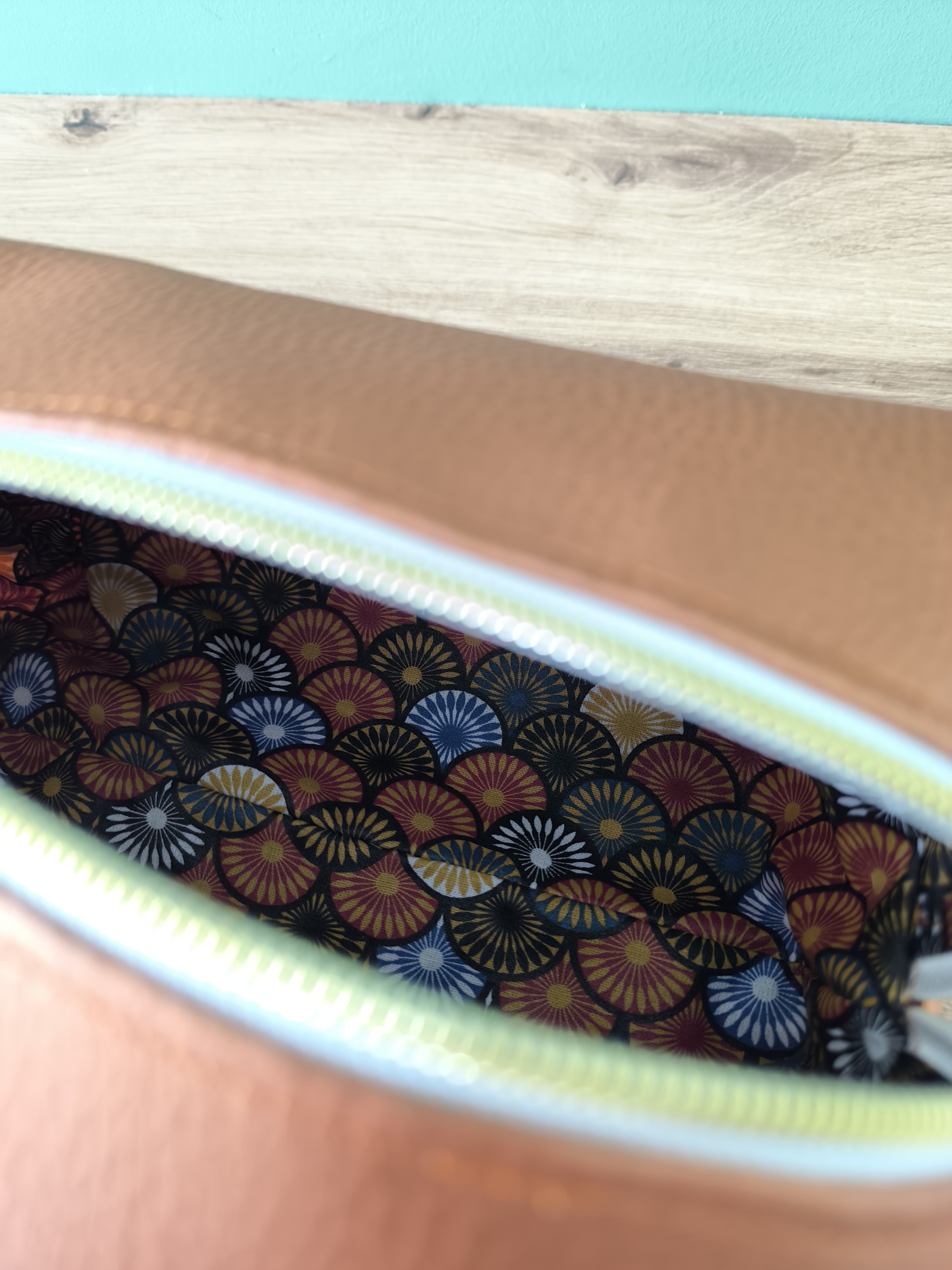 Trousse de toilette COSMIQ en simili cuir orangé nacré