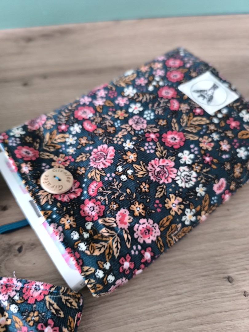 Housse tablette ou livré broché ASTRA en liberty canard