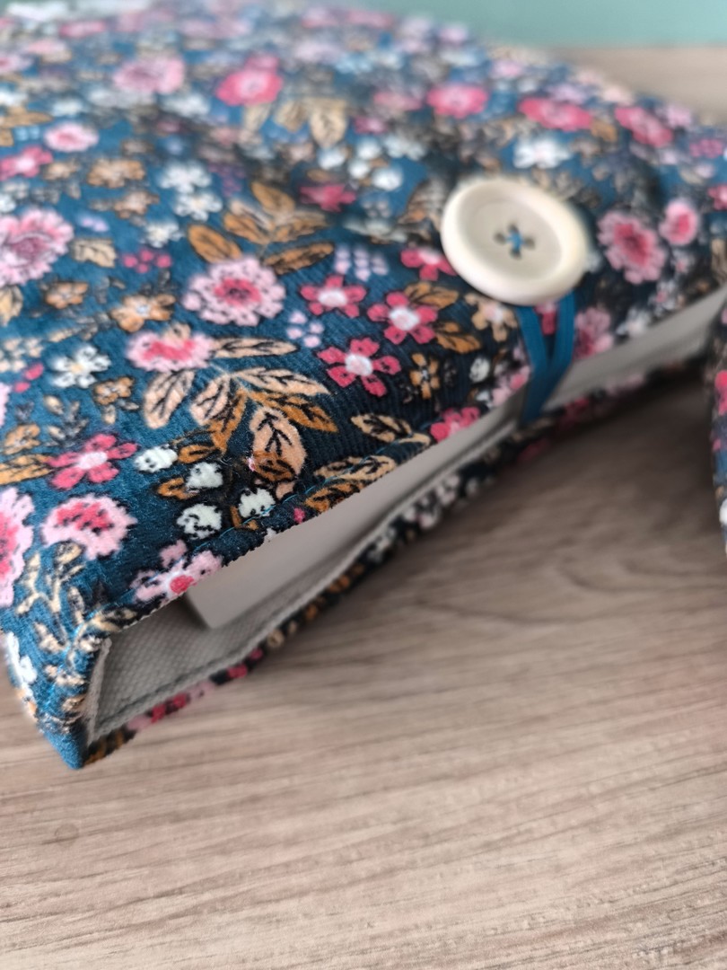 Housse tablette ou livré broché ASTRA en liberty canard