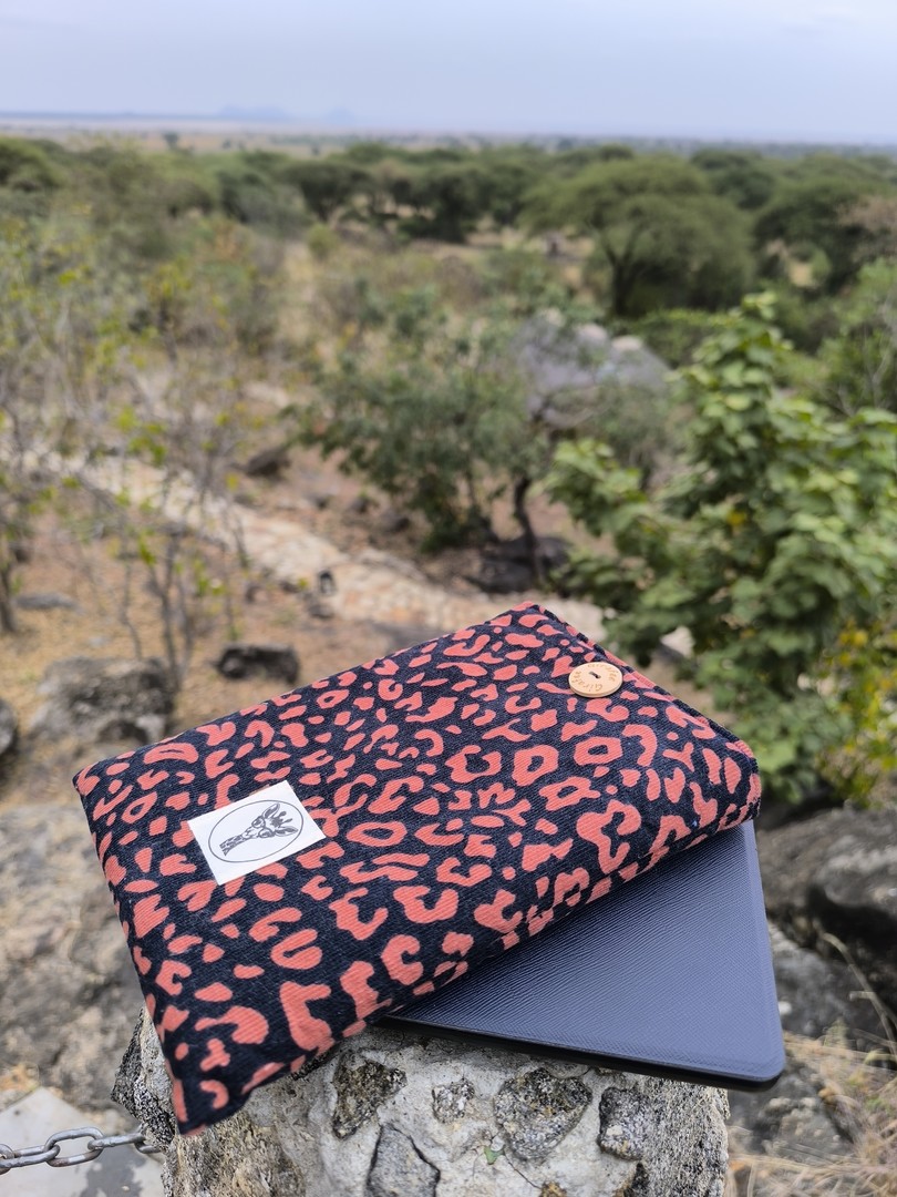 Housse liseuse ou livre de poche ECHO en velours Léopard