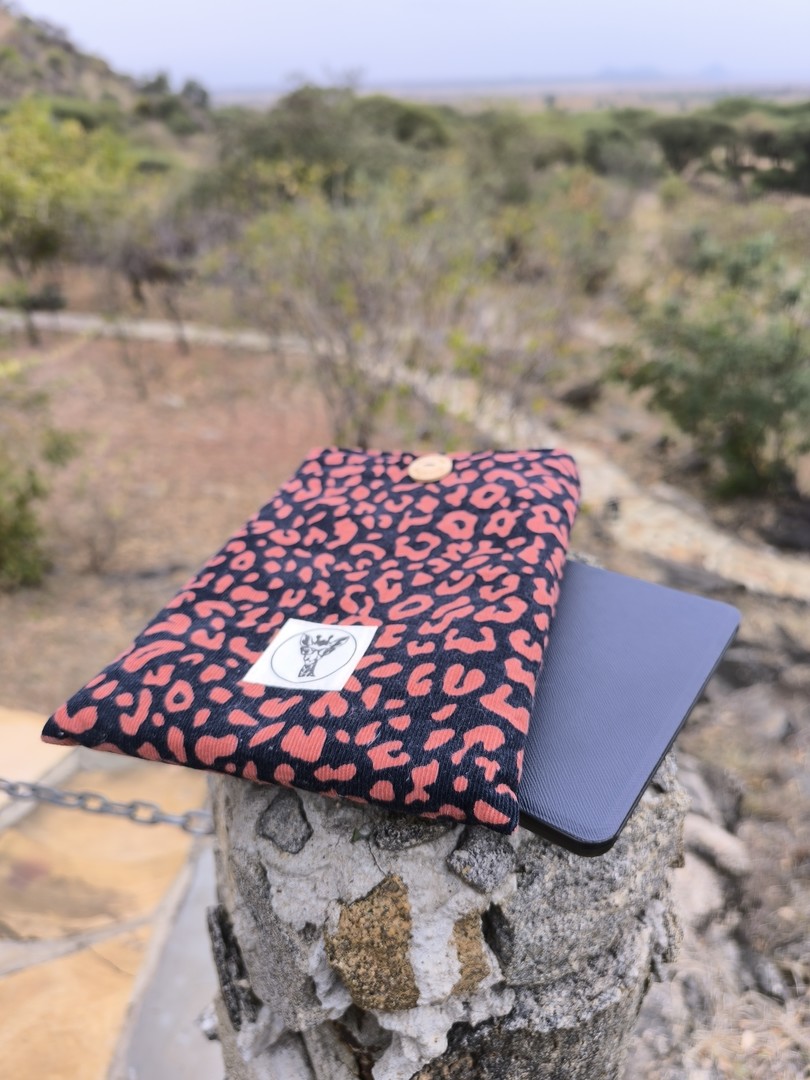 Housse liseuse ou livre de poche ECHO en velours Léopard